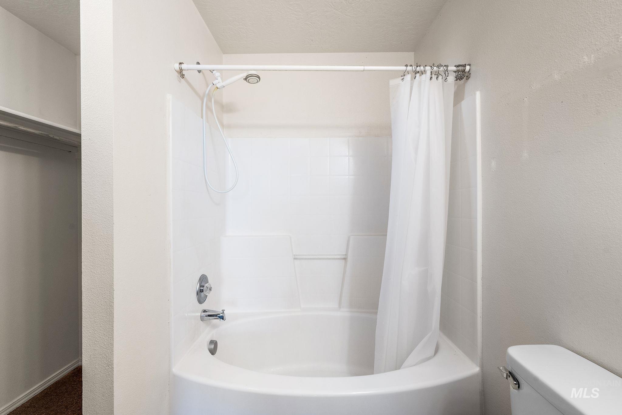 4331 N Beaham Ave, Meridian, Idaho 83646, 3 Bedrooms, 2 Bathrooms, Residential For Sale, Price $400,000, 98925493