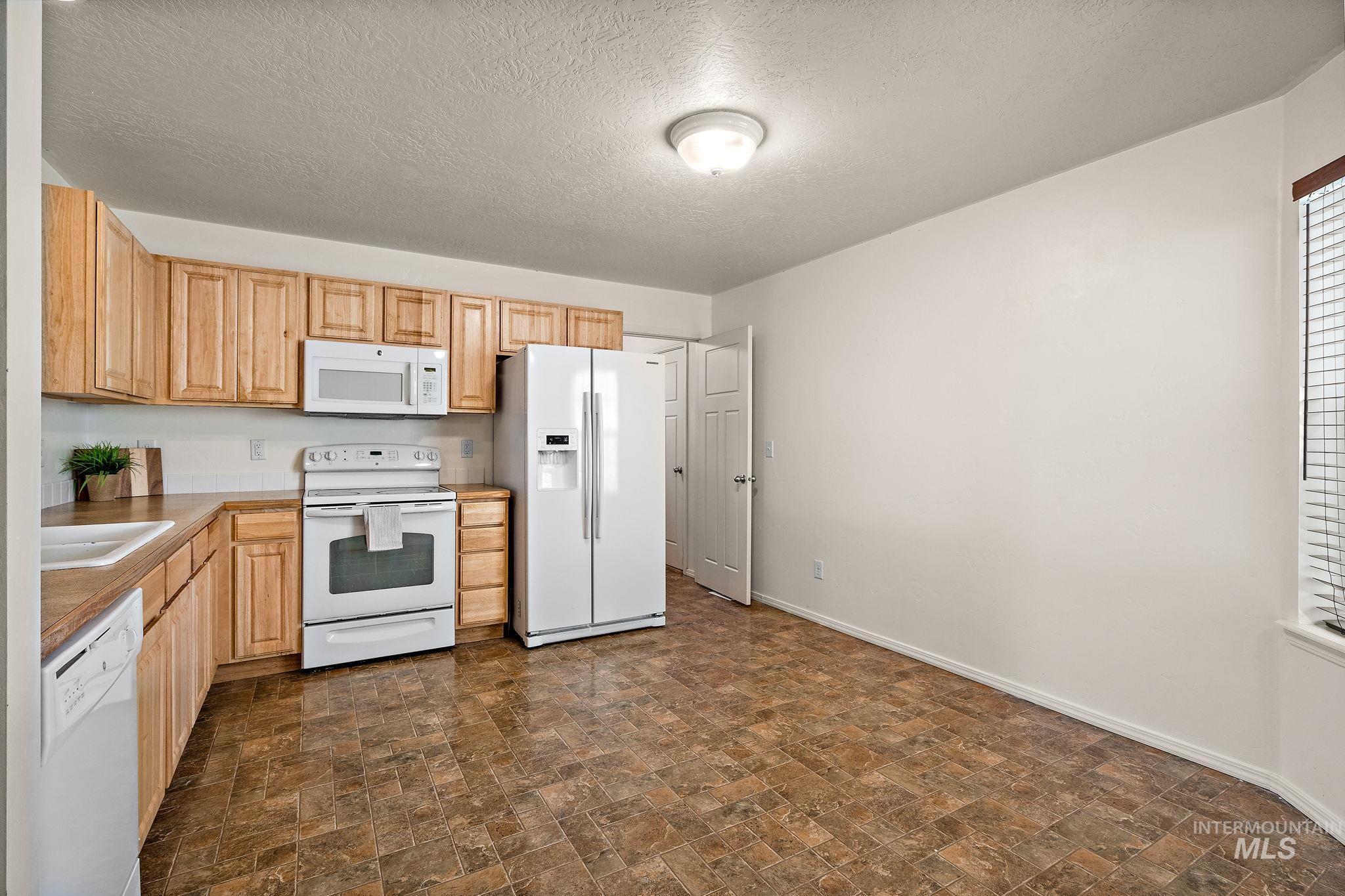 4331 N Beaham Ave, Meridian, Idaho 83646, 3 Bedrooms, 2 Bathrooms, Residential For Sale, Price $400,000, 98925493