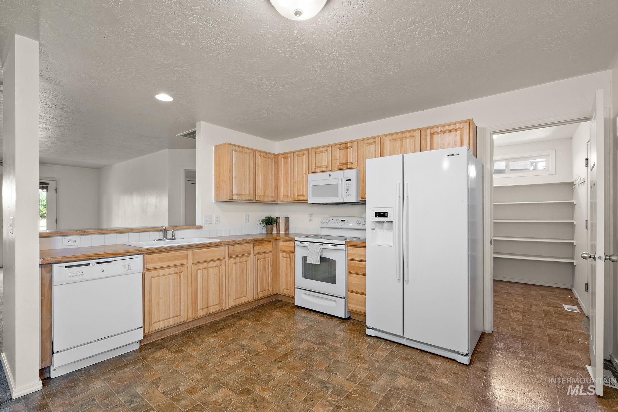 4331 N Beaham Ave, Meridian, Idaho 83646, 3 Bedrooms, 2 Bathrooms, Residential For Sale, Price $400,000, 98925493