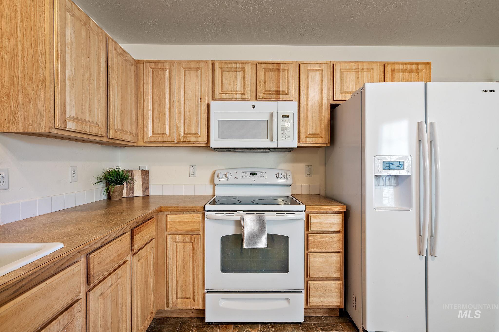 4331 N Beaham Ave, Meridian, Idaho 83646, 3 Bedrooms, 2 Bathrooms, Residential For Sale, Price $400,000, 98925493