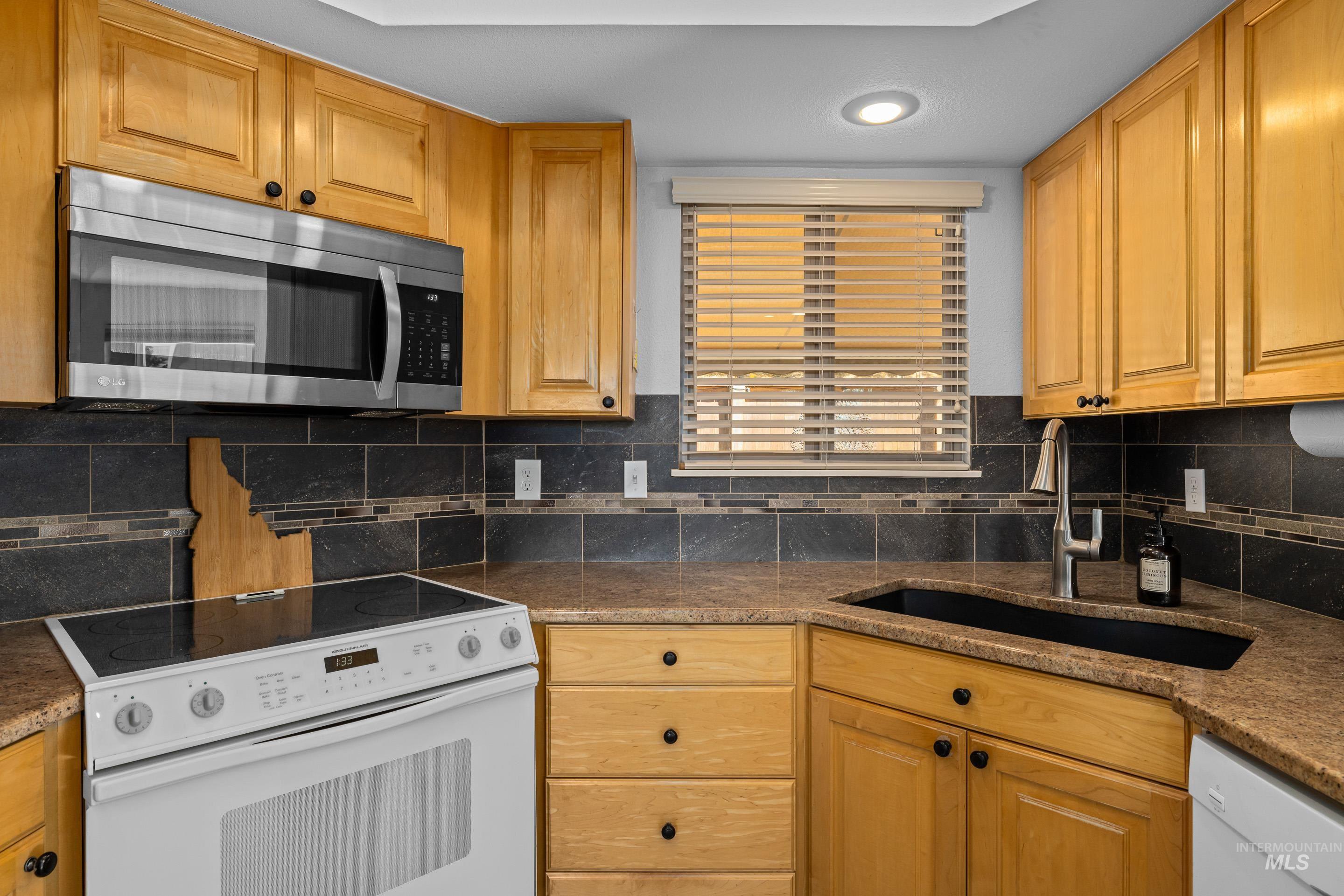 4933 N Wildrye Drive, Boise, Idaho 83703, 4 Bedrooms, 3 Bathrooms, Residential For Sale, Price $545,000, 98925498
