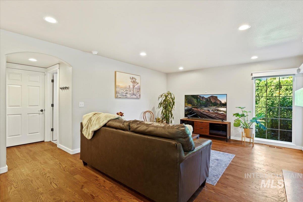 10348 W Burntwood Ct, Boise, Idaho 83704, 3 Bedrooms, 2.5 Bathrooms, Residential For Sale, Price $659,900, 98925499