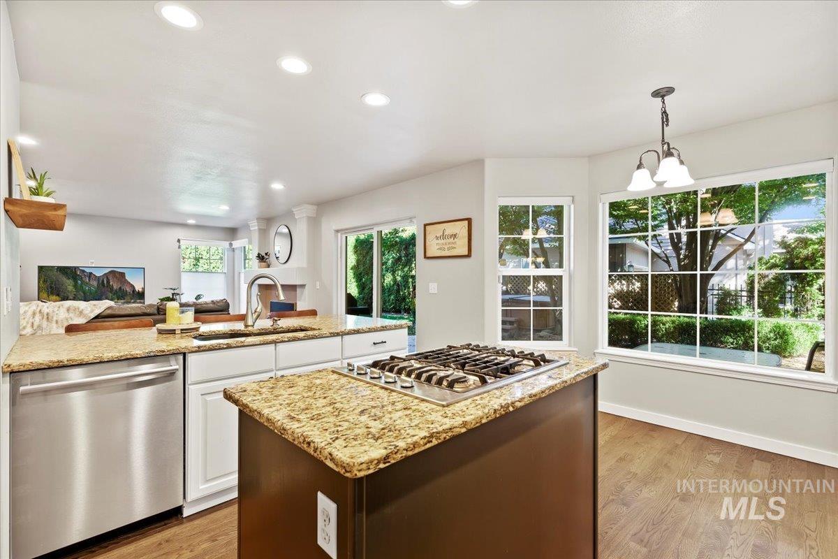 10348 W Burntwood Ct, Boise, Idaho 83704, 3 Bedrooms, 2.5 Bathrooms, Residential For Sale, Price $659,900, 98925499