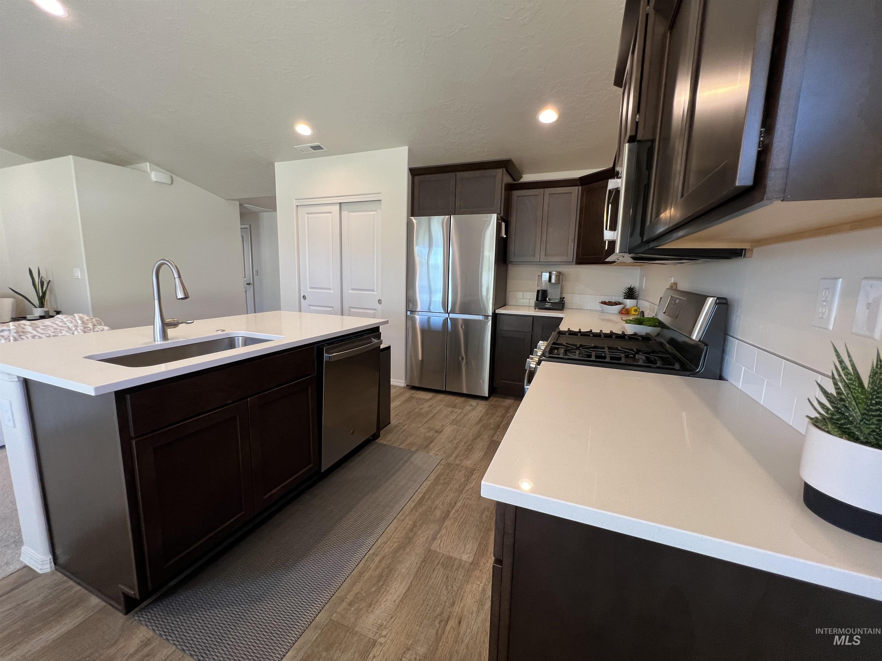 520 Bolson pl, Caldwell, Idaho 83605, 3 Bedrooms, 2 Bathrooms, Residential For Sale, Price $402,500, 98925511