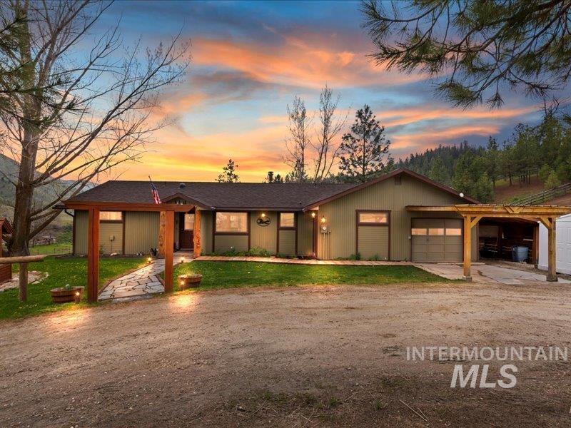 33 Mores Creek Cir, Boise, Idaho 83716, 3 Bedrooms, 2 Bathrooms, Rental For Rent, Price $2,850, 98925518