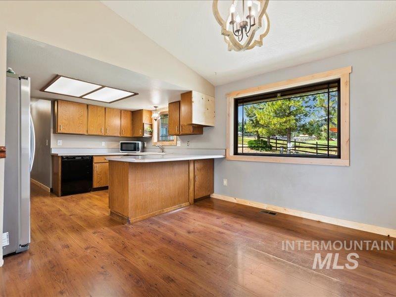 33 Mores Creek Cir, Boise, Idaho 83716, 3 Bedrooms, 2 Bathrooms, Rental For Rent, Price $2,850, 98925518