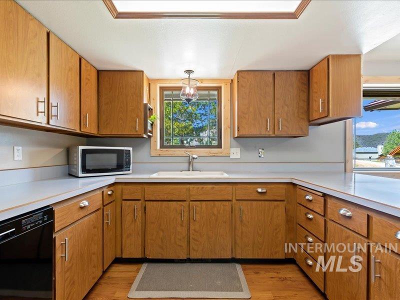 33 Mores Creek Cir, Boise, Idaho 83716, 3 Bedrooms, 2 Bathrooms, Rental For Rent, Price $2,850, 98925518