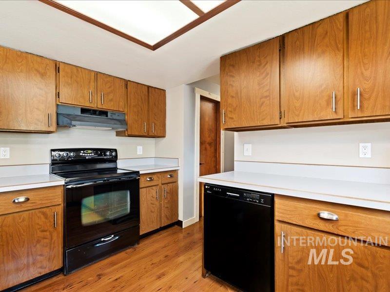 33 Mores Creek Cir, Boise, Idaho 83716, 3 Bedrooms, 2 Bathrooms, Rental For Rent, Price $2,850, 98925518