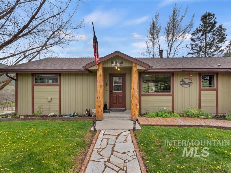 33 Mores Creek Cir, Boise, Idaho 83716, 3 Bedrooms, 2 Bathrooms, Rental For Rent, Price $2,850, 98925518