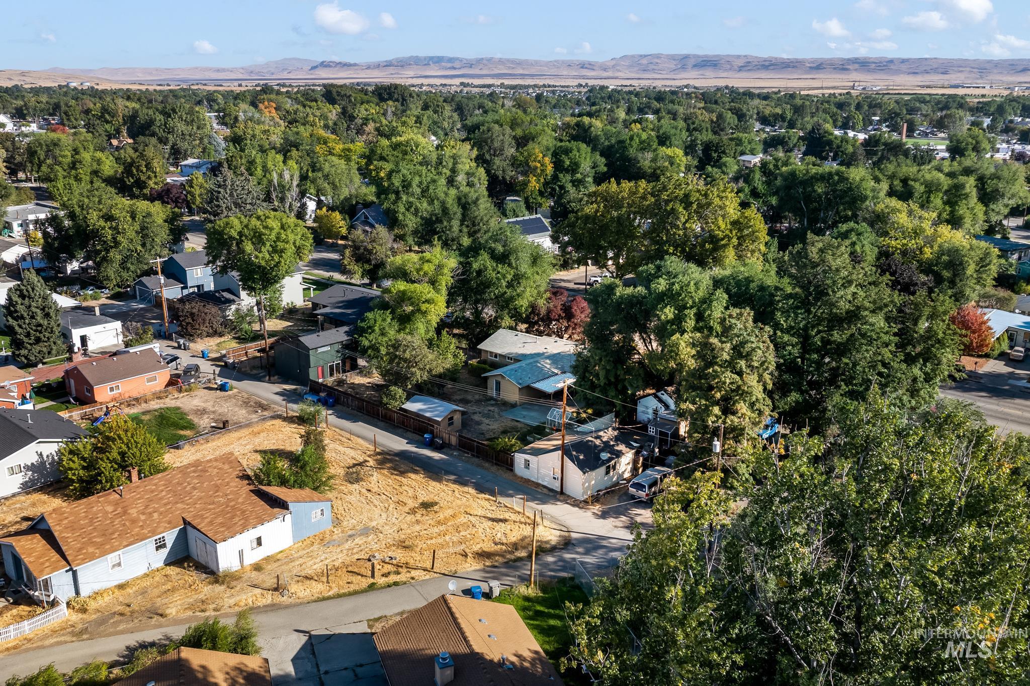 515 S 3rd E, Mountain Home, Idaho 83647, 3 Bedrooms, 2 Bathrooms, Residential For Sale, Price $288,000,MLS 98925521