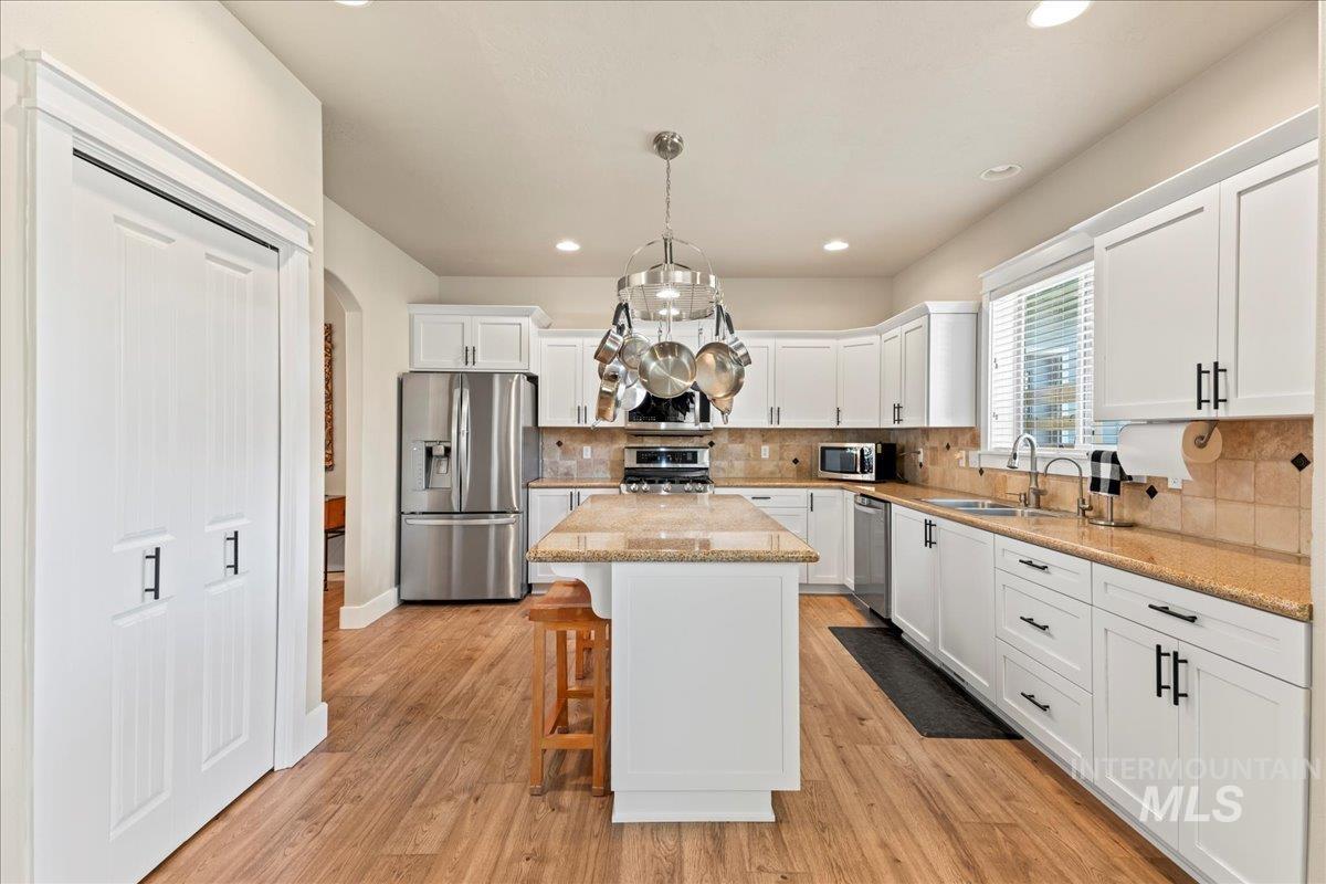10170 W Broadford Drive, Star, Idaho 83669, 3 Bedrooms, 2 Bathrooms, Residential For Sale, Price $599,900, 98925524