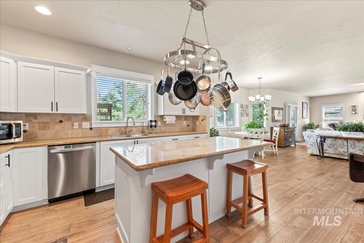 10170 W Broadford Drive, Star, Idaho 83669, 3 Bedrooms, 2 Bathrooms, Residential For Sale, Price $599,900, 98925524