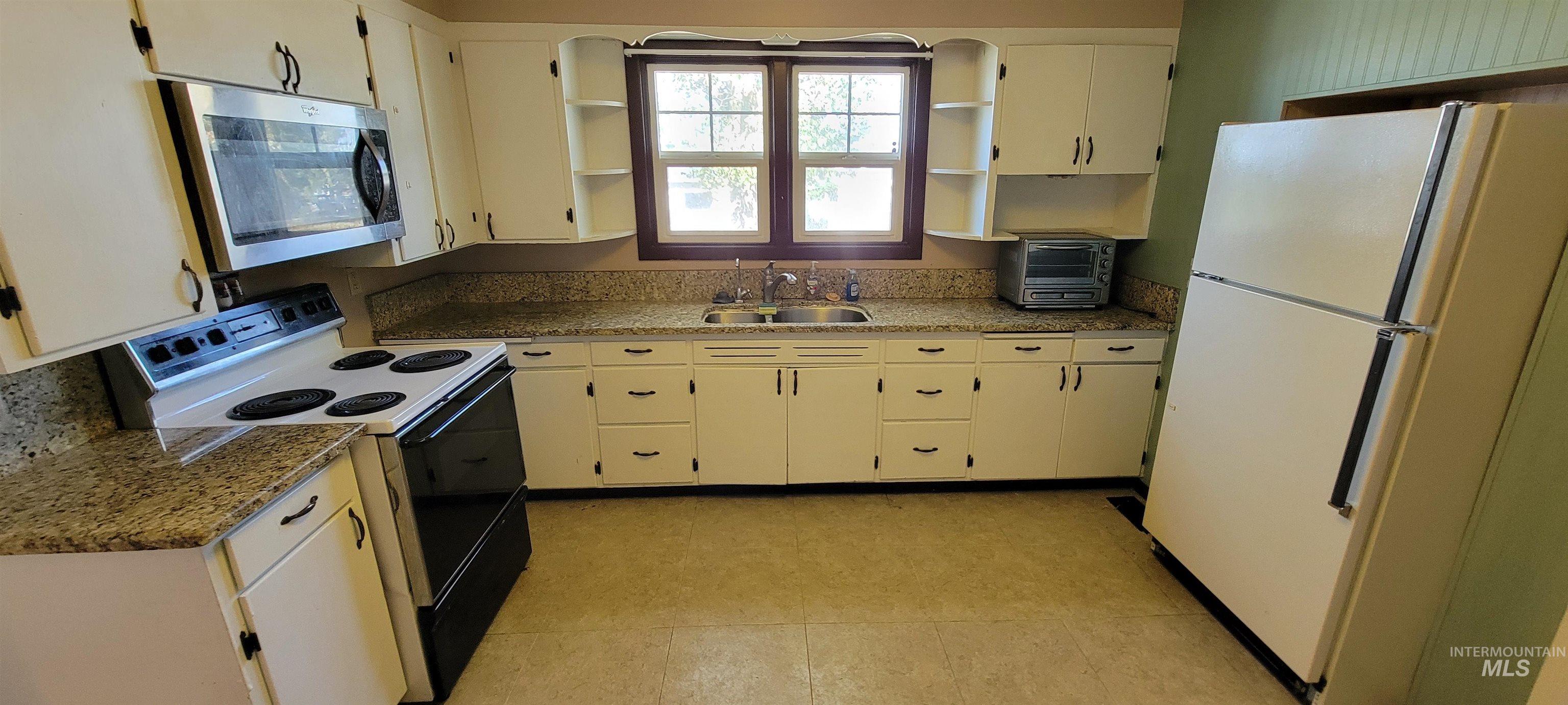824 Elk Street, Grangeville, Idaho 83530, 4 Bedrooms, 2 Bathrooms, Residential For Sale, Price $300,000, 98925528