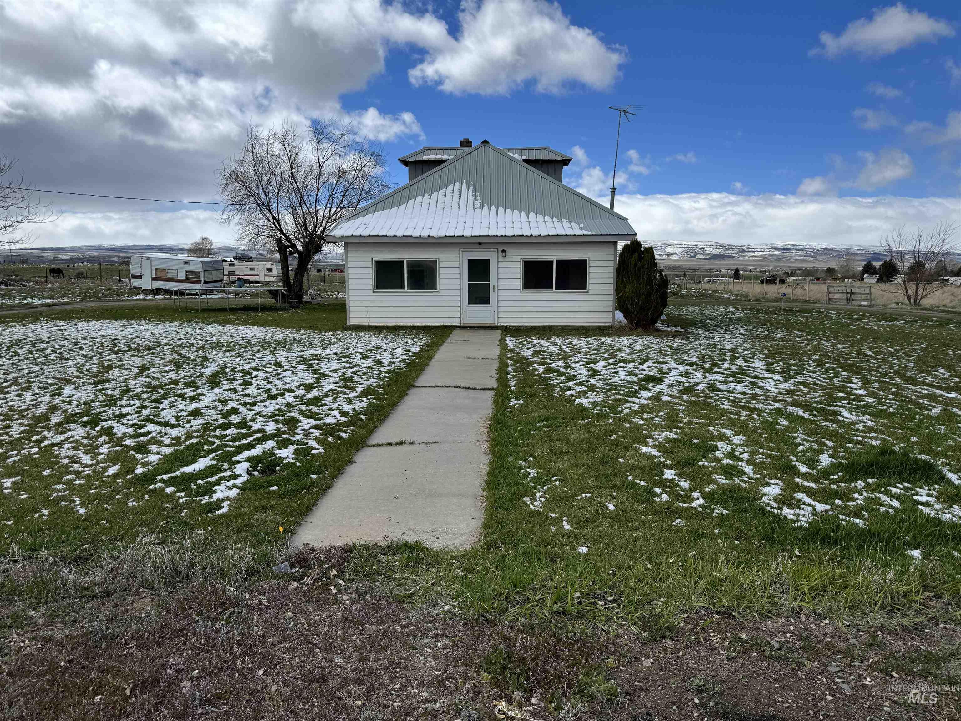 515 S Worthington Ave, Oakley, Idaho 83346, 2 Bedrooms, 1 Bathroom, Residential For Sale, Price $235,000, 98925532