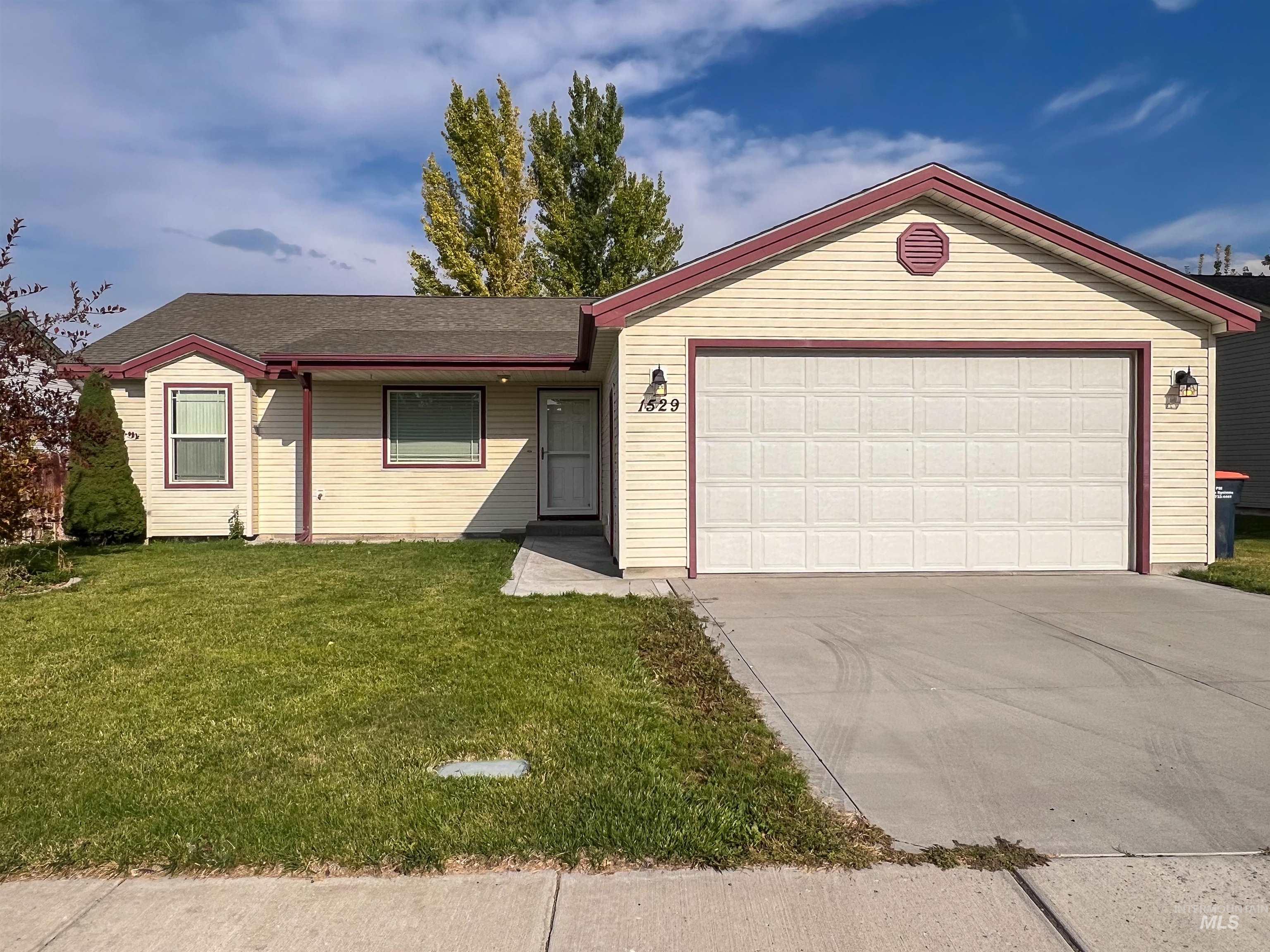 1529 Atlantic, Twin Falls, Idaho 83301, 3 Bedrooms, 2 Bathrooms, Residential For Sale, Price $319,900, 98925537