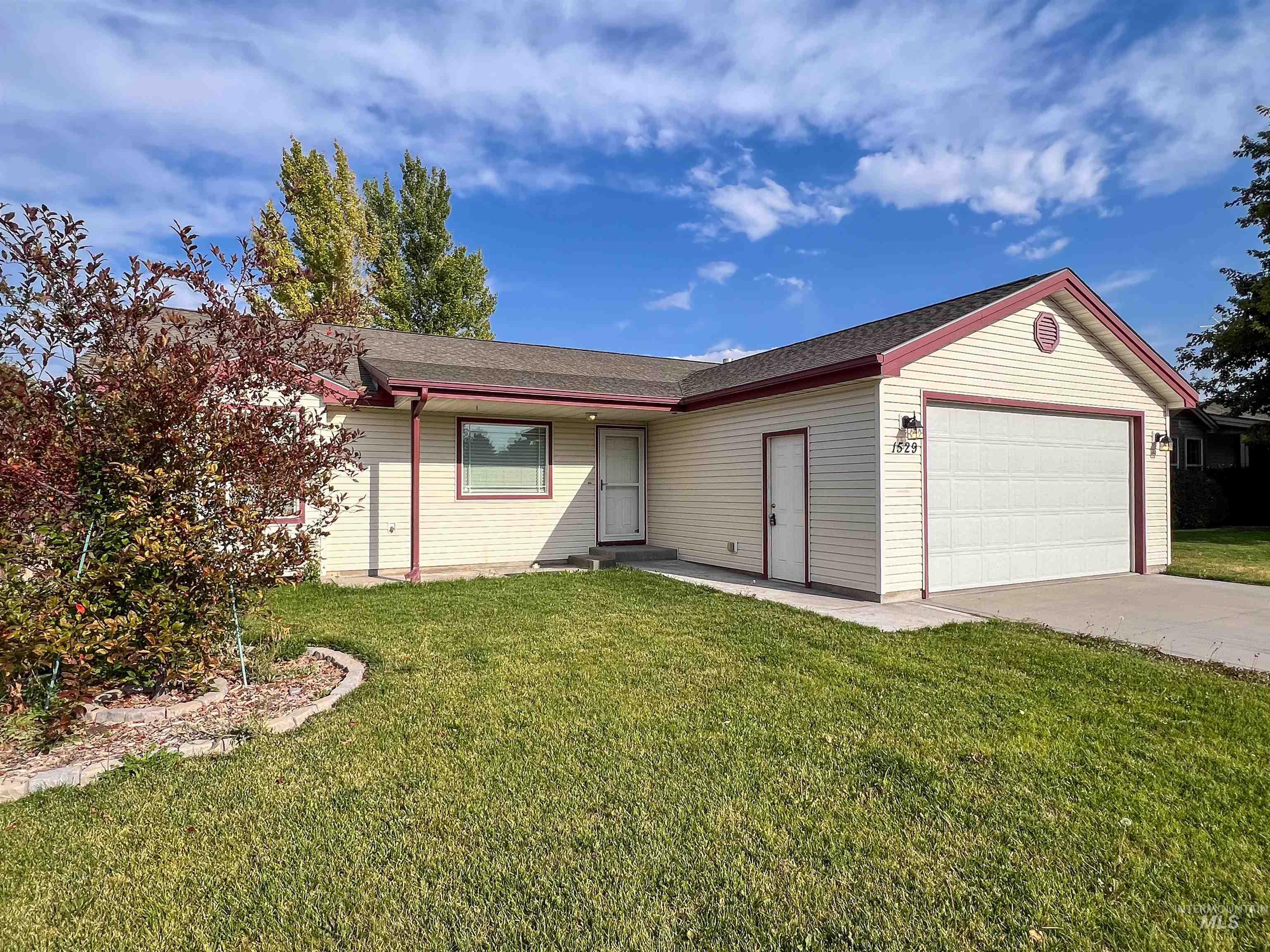 1529 Atlantic, Twin Falls, Idaho 83301, 3 Bedrooms, 2 Bathrooms, Residential For Sale, Price $319,900,MLS 98925537