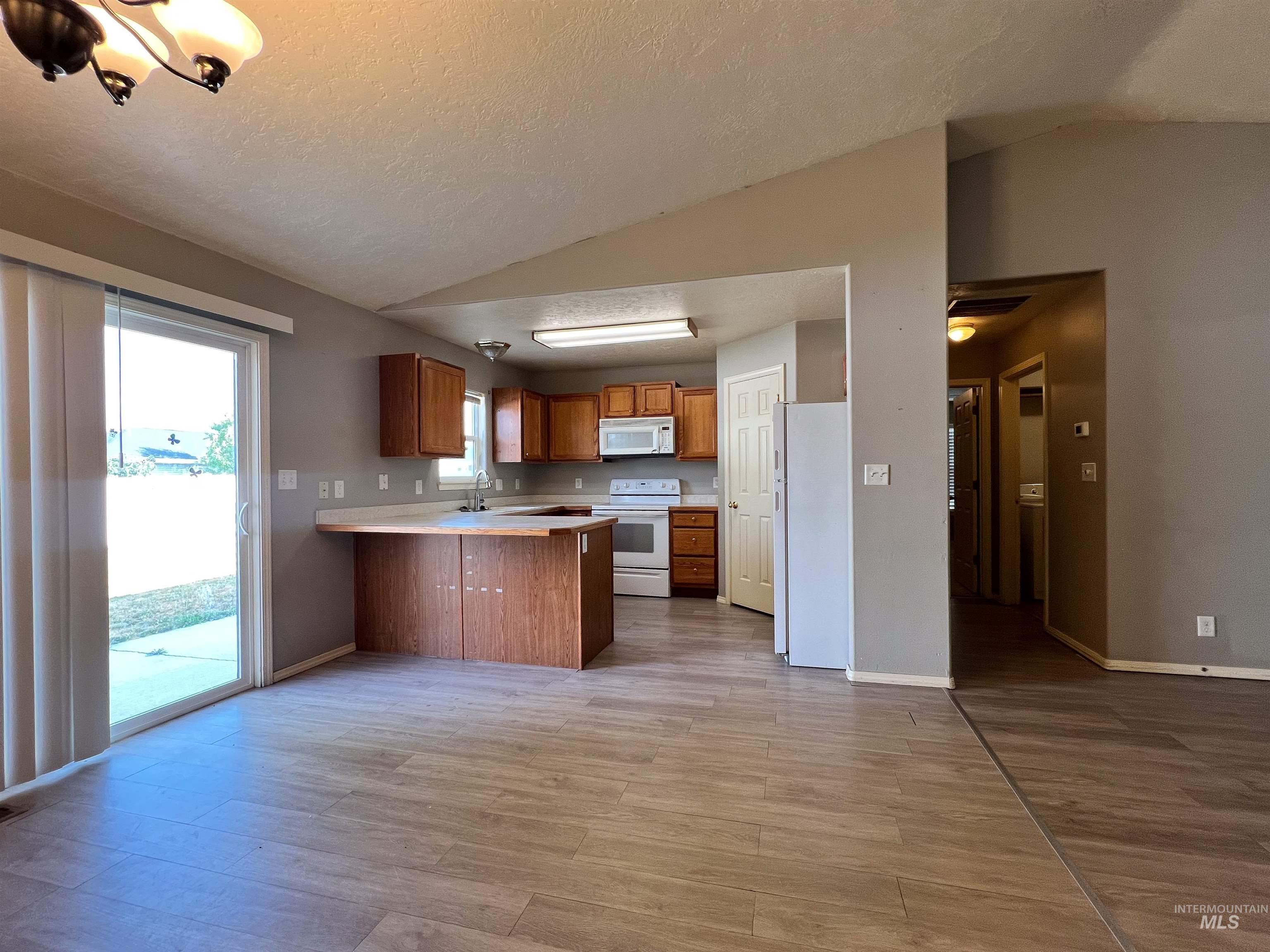 1529 Atlantic, Twin Falls, Idaho 83301, 3 Bedrooms, 2 Bathrooms, Residential For Sale, Price $319,900, 98925537