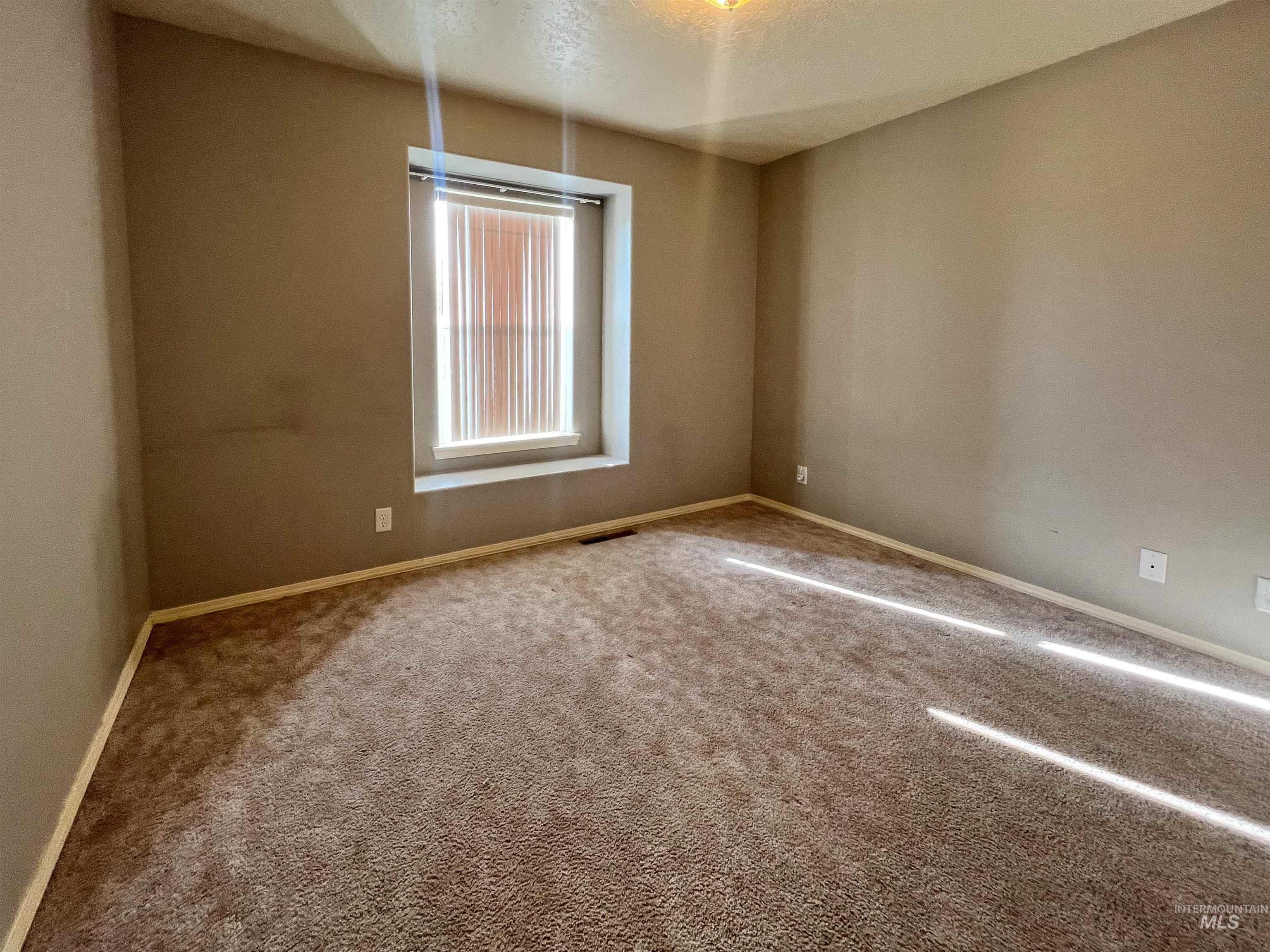 1529 Atlantic, Twin Falls, Idaho 83301, 3 Bedrooms, 2 Bathrooms, Residential For Sale, Price $319,900, 98925537