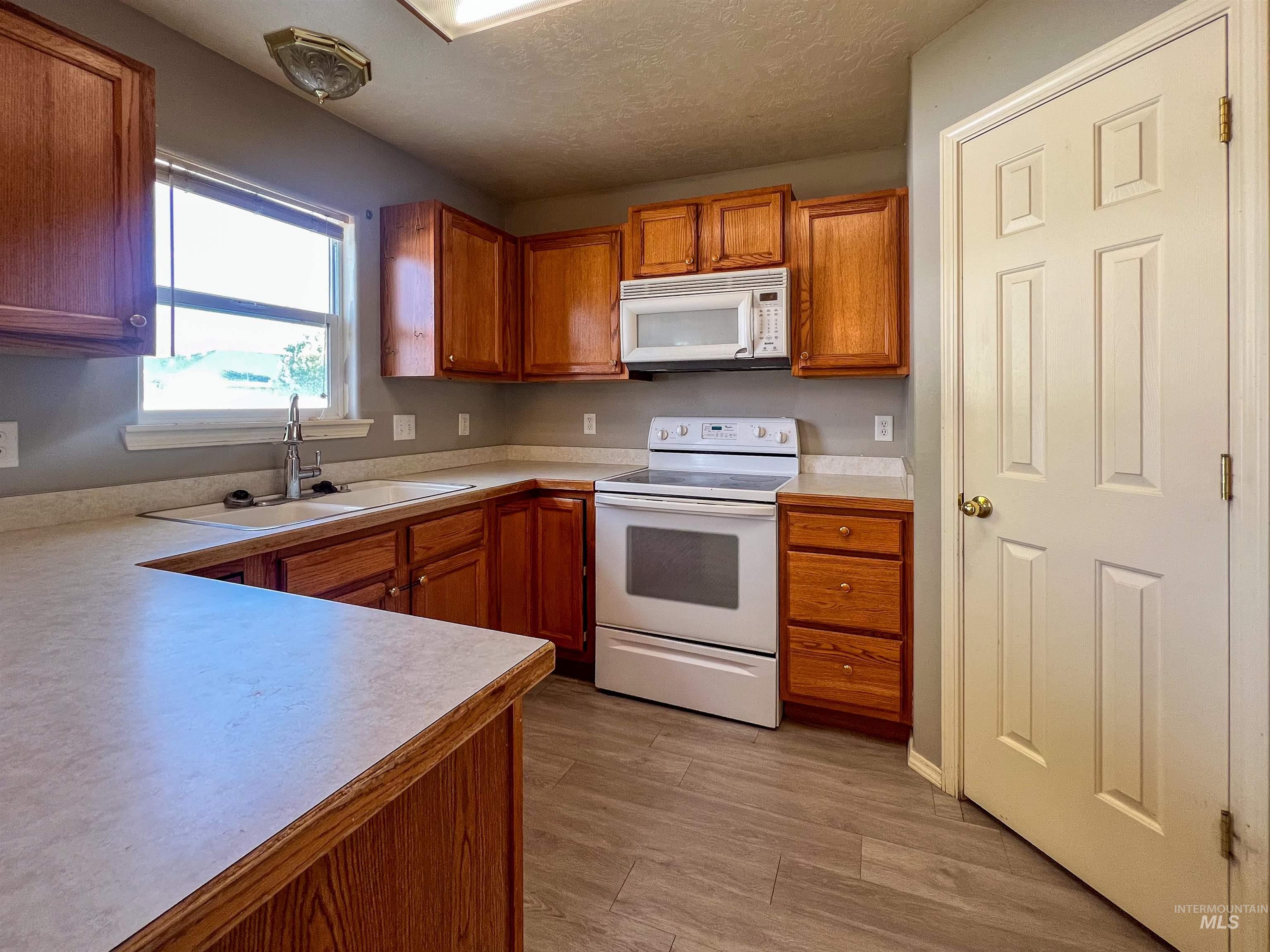 1529 Atlantic, Twin Falls, Idaho 83301, 3 Bedrooms, 2 Bathrooms, Residential For Sale, Price $319,900, 98925537