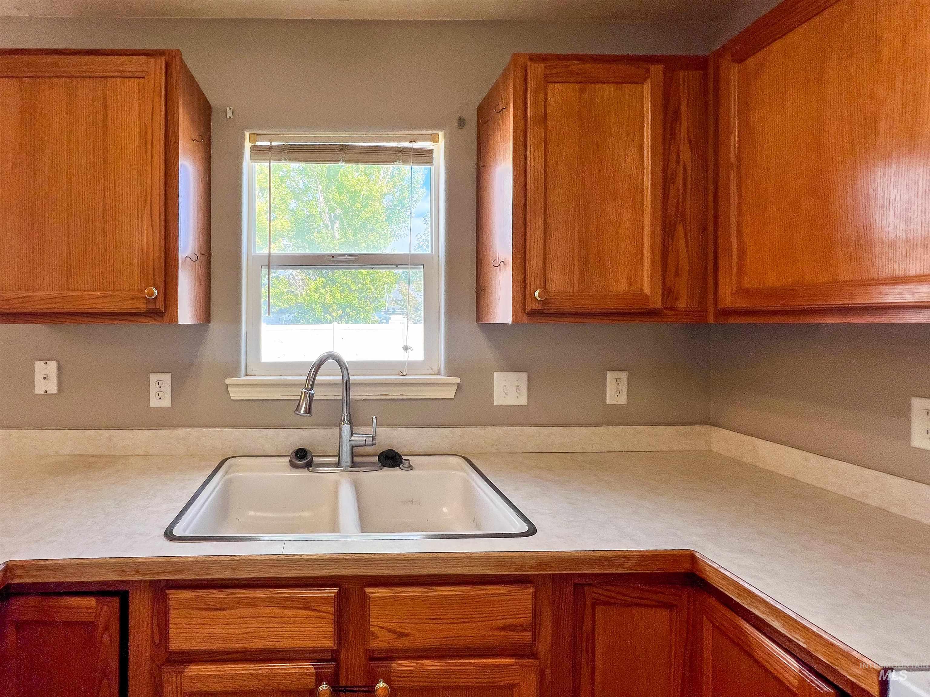 1529 Atlantic, Twin Falls, Idaho 83301, 3 Bedrooms, 2 Bathrooms, Residential For Sale, Price $319,900, 98925537