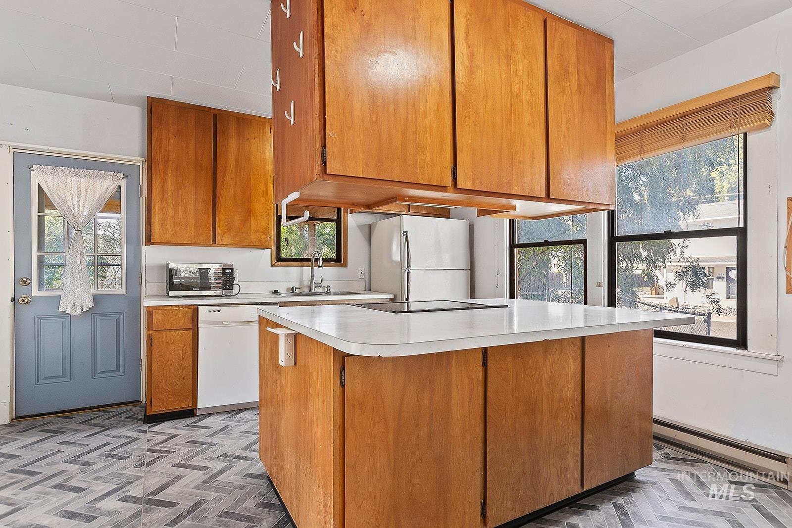 600 10th Street, Clarkston, Washington 99403, 3 Bedrooms, 2 Bathrooms, Residential For Sale, Price $250,000, 98925541