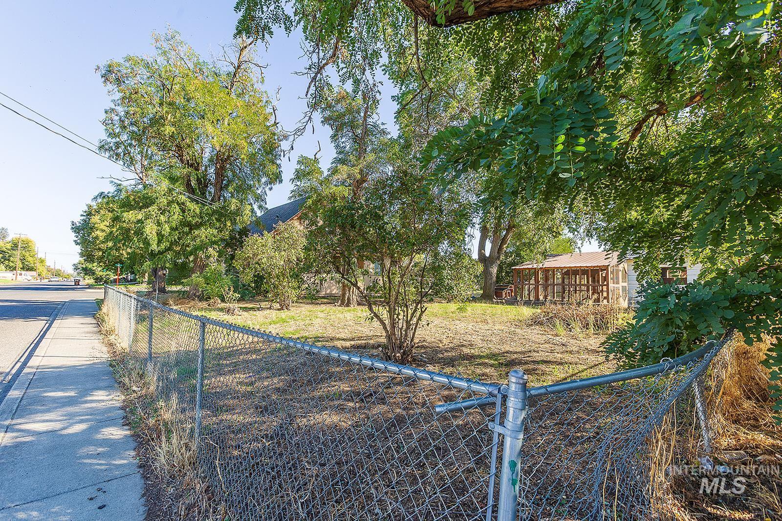 600 10th Street, Clarkston, Washington 99403, 3 Bedrooms, 2 Bathrooms, Residential For Sale, Price $250,000, 98925541