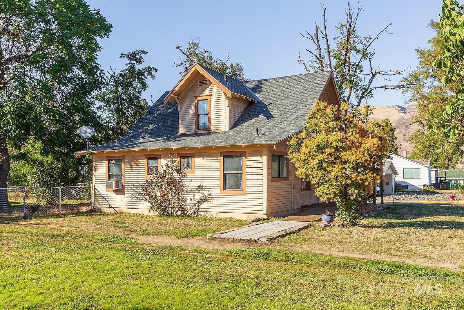 600 10th Street, Clarkston, Washington 99403, 3 Bedrooms, 2 Bathrooms, Residential For Sale, Price $250,000, 98925541