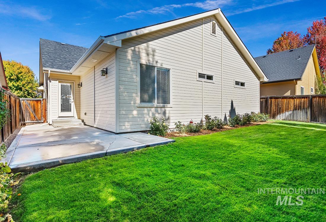 2971 E Pine Hollow Ln, Eagle, Idaho 83616, 3 Bedrooms, 2 Bathrooms, Residential For Sale, Price $450,000, 98925551