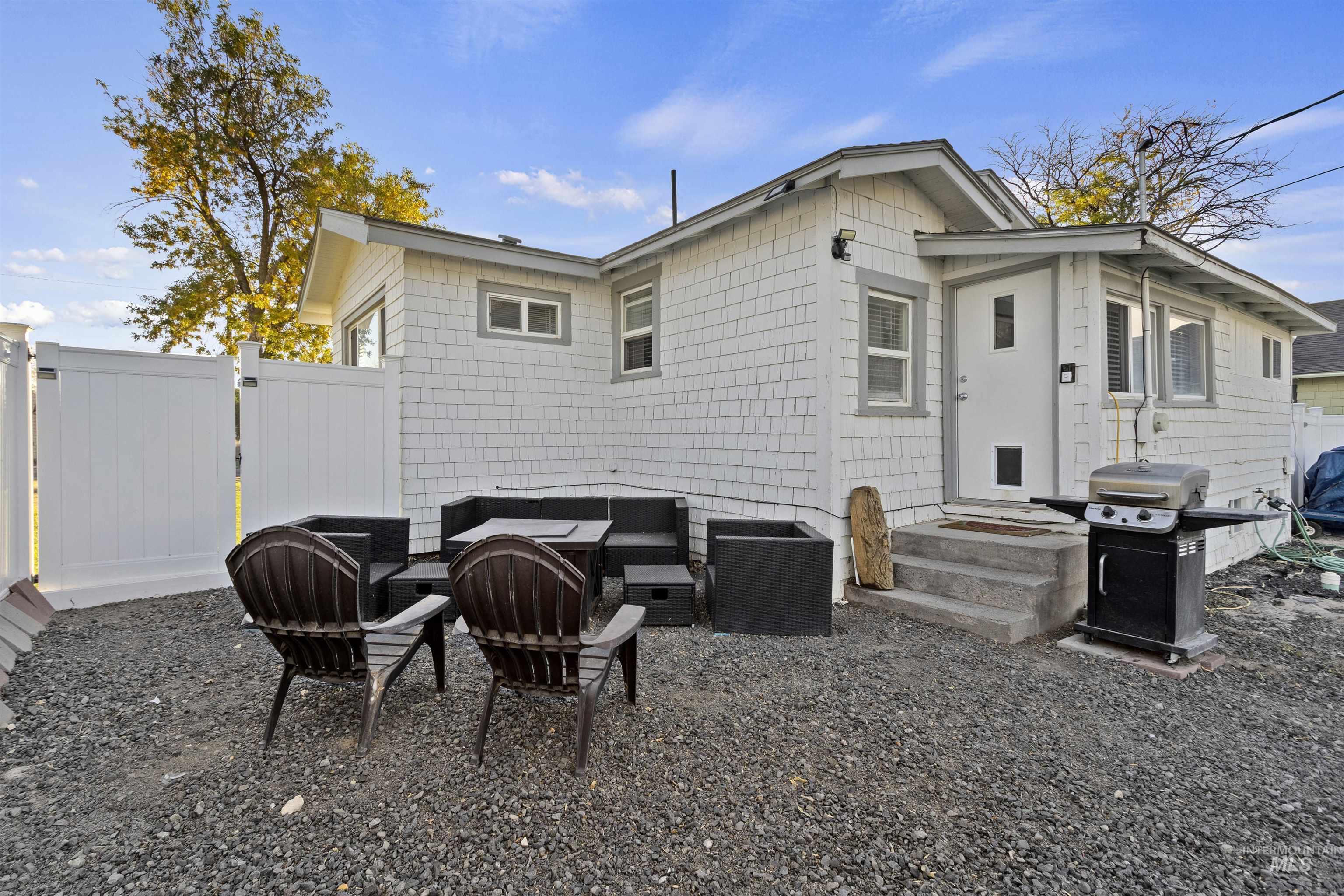 612 Broadway Ave N, Buhl, Idaho 83316, 2 Bedrooms, 1 Bathroom, Residential For Sale, Price $249,900, 98925554