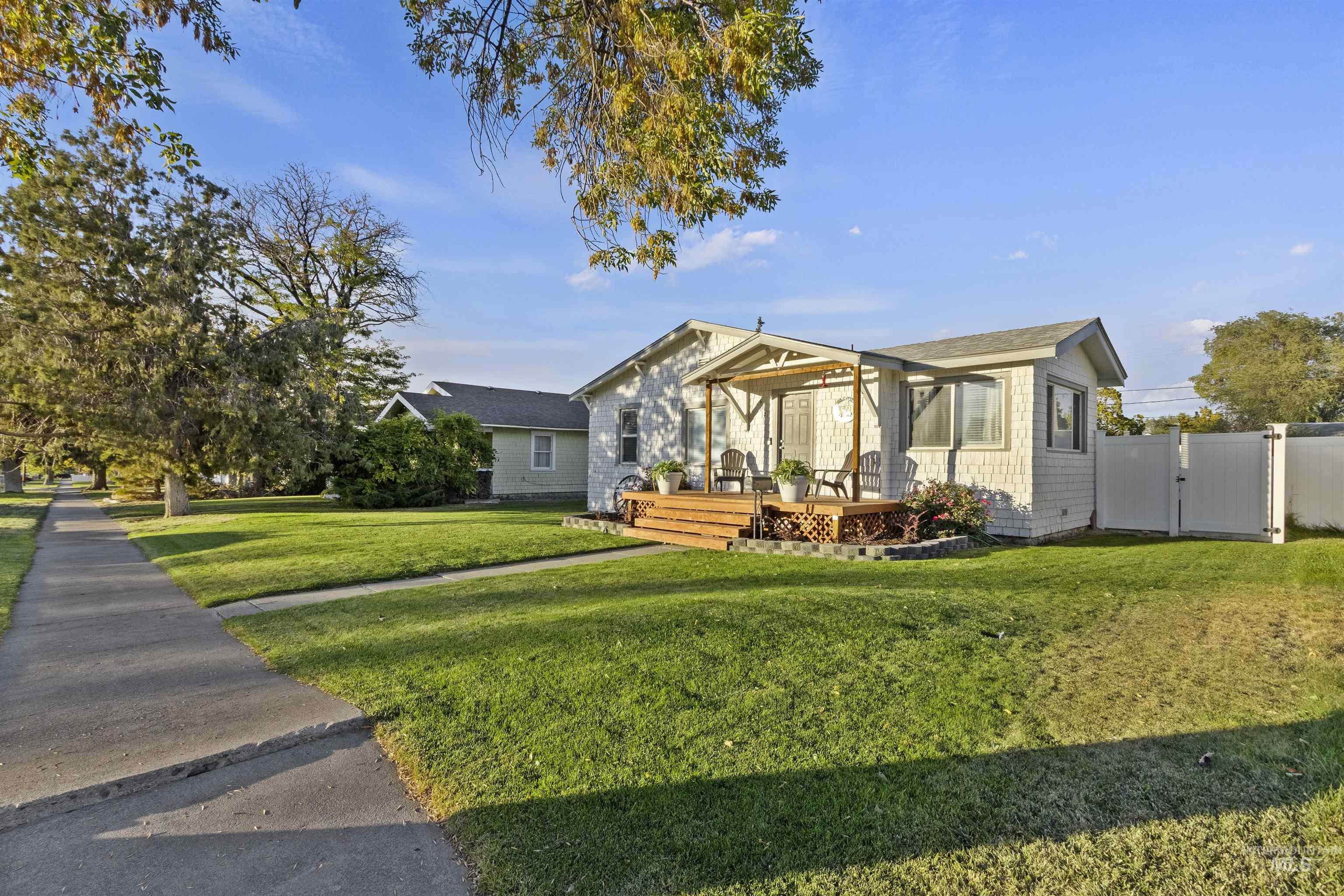 612 Broadway Ave N, Buhl, Idaho 83316, 2 Bedrooms, 1 Bathroom, Residential For Sale, Price $249,900, 98925554