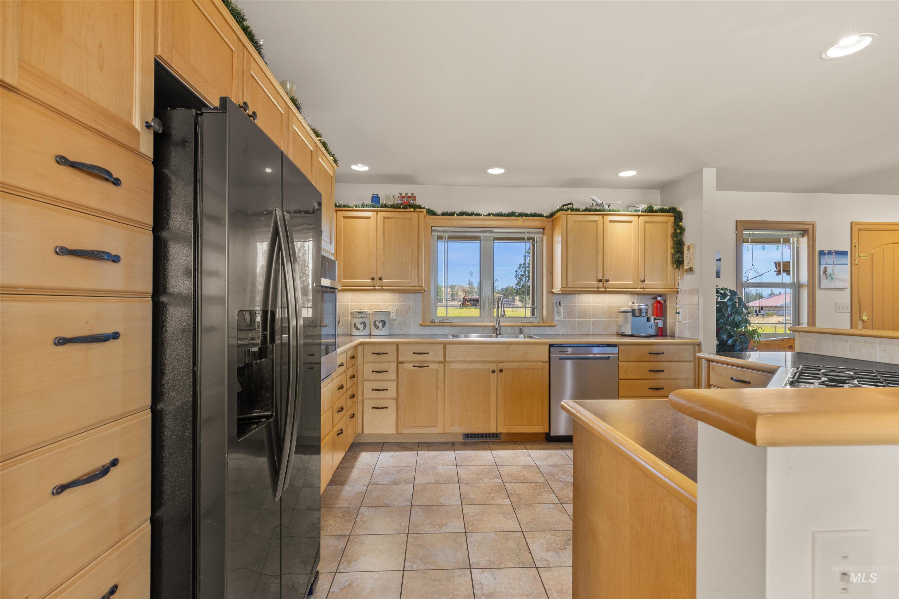 128 Canyon View Road, Kamiah, Idaho 83536, 3 Bedrooms, 2 Bathrooms, Residential For Sale, Price $575,000, 98925563