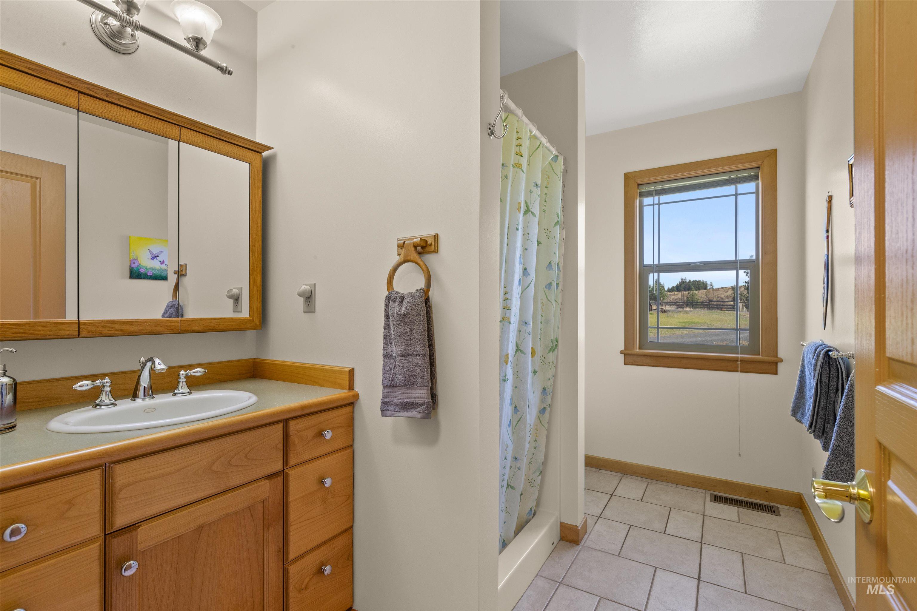 128 Canyon View Road, Kamiah, Idaho 83536, 3 Bedrooms, 2 Bathrooms, Residential For Sale, Price $575,000, 98925563