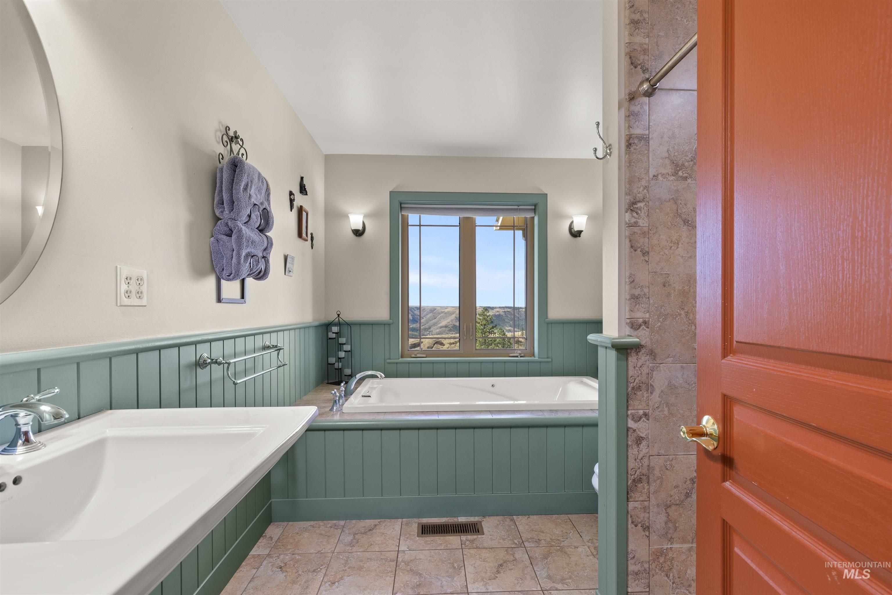 128 Canyon View Road, Kamiah, Idaho 83536, 3 Bedrooms, 2 Bathrooms, Residential For Sale, Price $575,000, 98925563