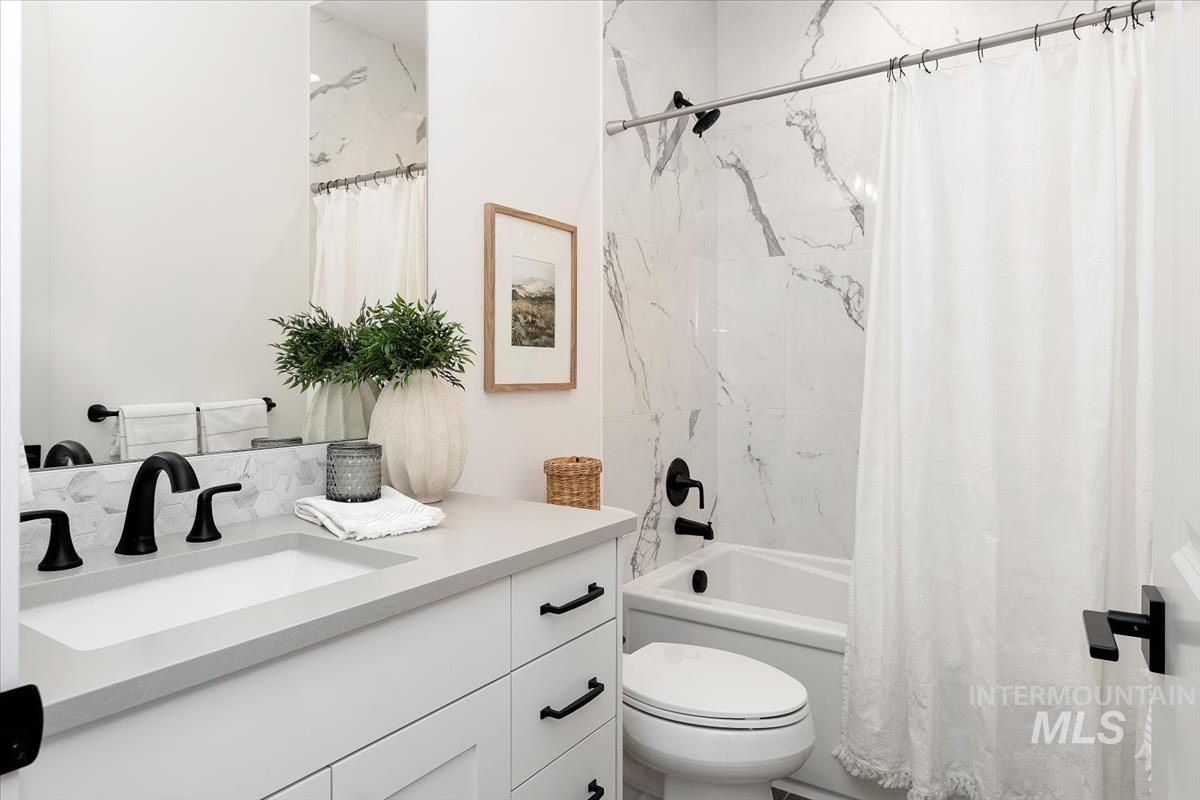 Bathroom with vanity and shower / tub combo with curtain
