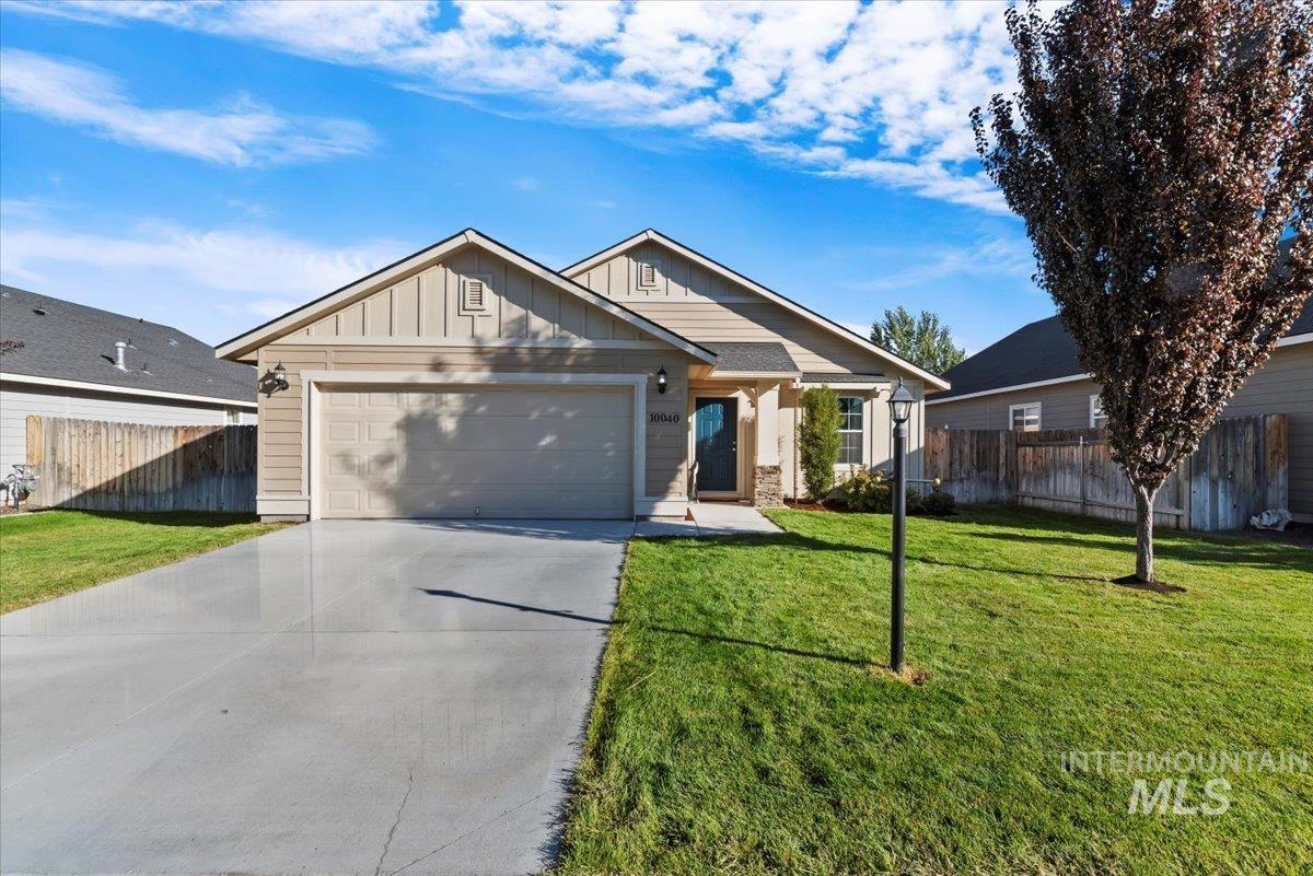 10040 W Mossywood Drive, Boise, Idaho 83709, 3 Bedrooms, 2 Bathrooms, Residential For Sale, Price $420,000,MLS 98925639