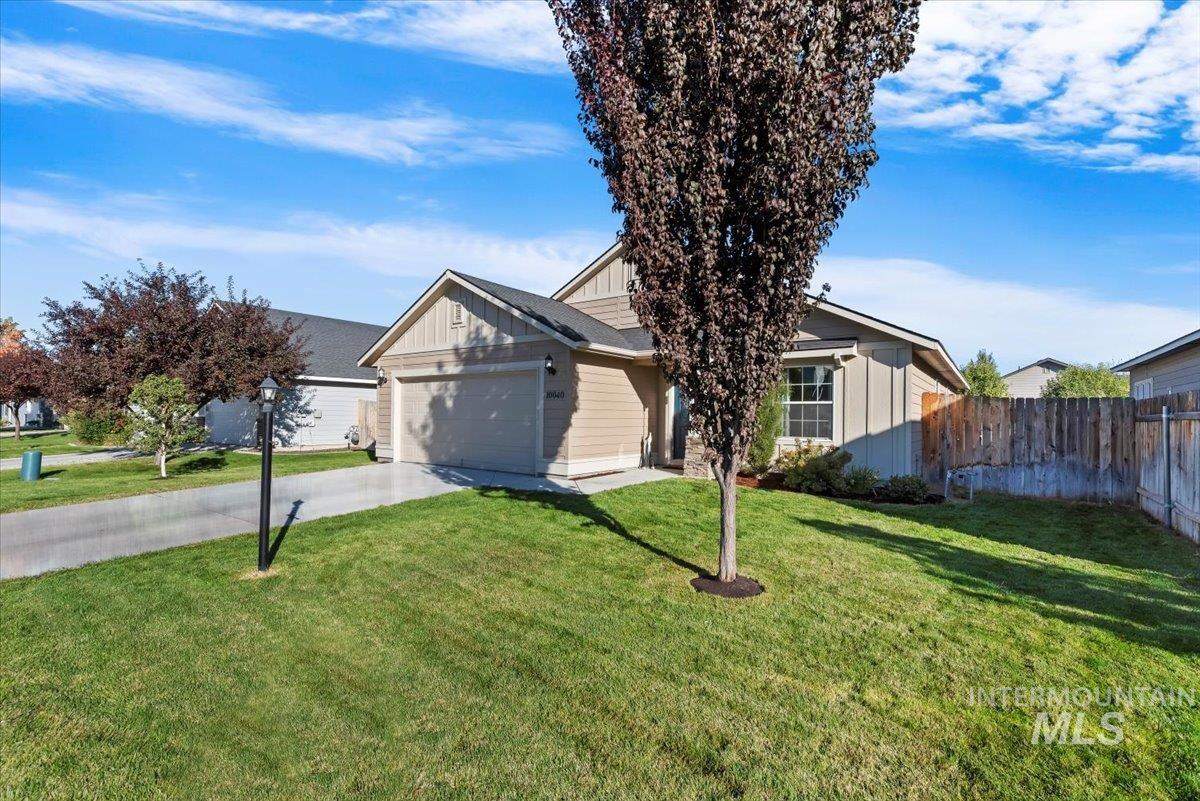 10040 W Mossywood Drive, Boise, Idaho 83709, 3 Bedrooms, 2 Bathrooms, Residential For Sale, Price $420,000,MLS 98925639