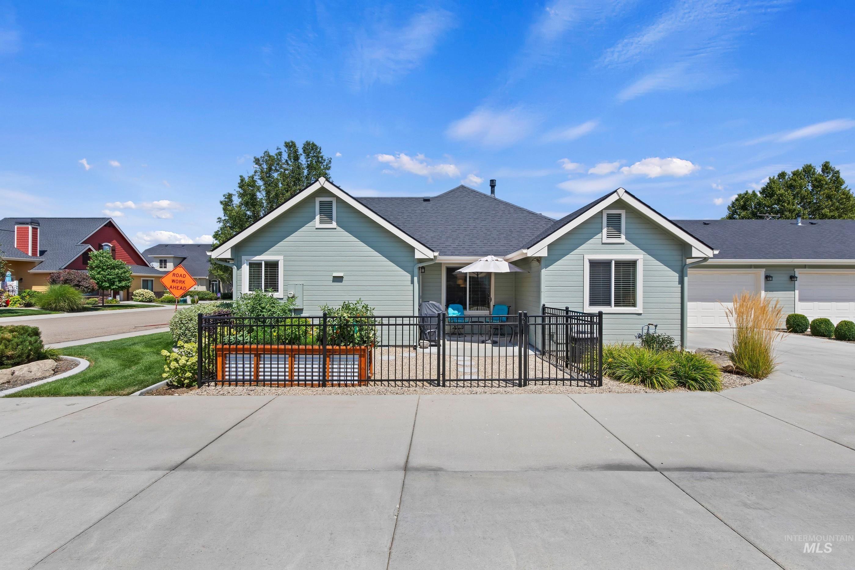 408 S Whisperwood Way, Boise, Idaho 83709, 2 Bedrooms, 2 Bathrooms, Residential For Sale, Price $460,000,MLS 98925797