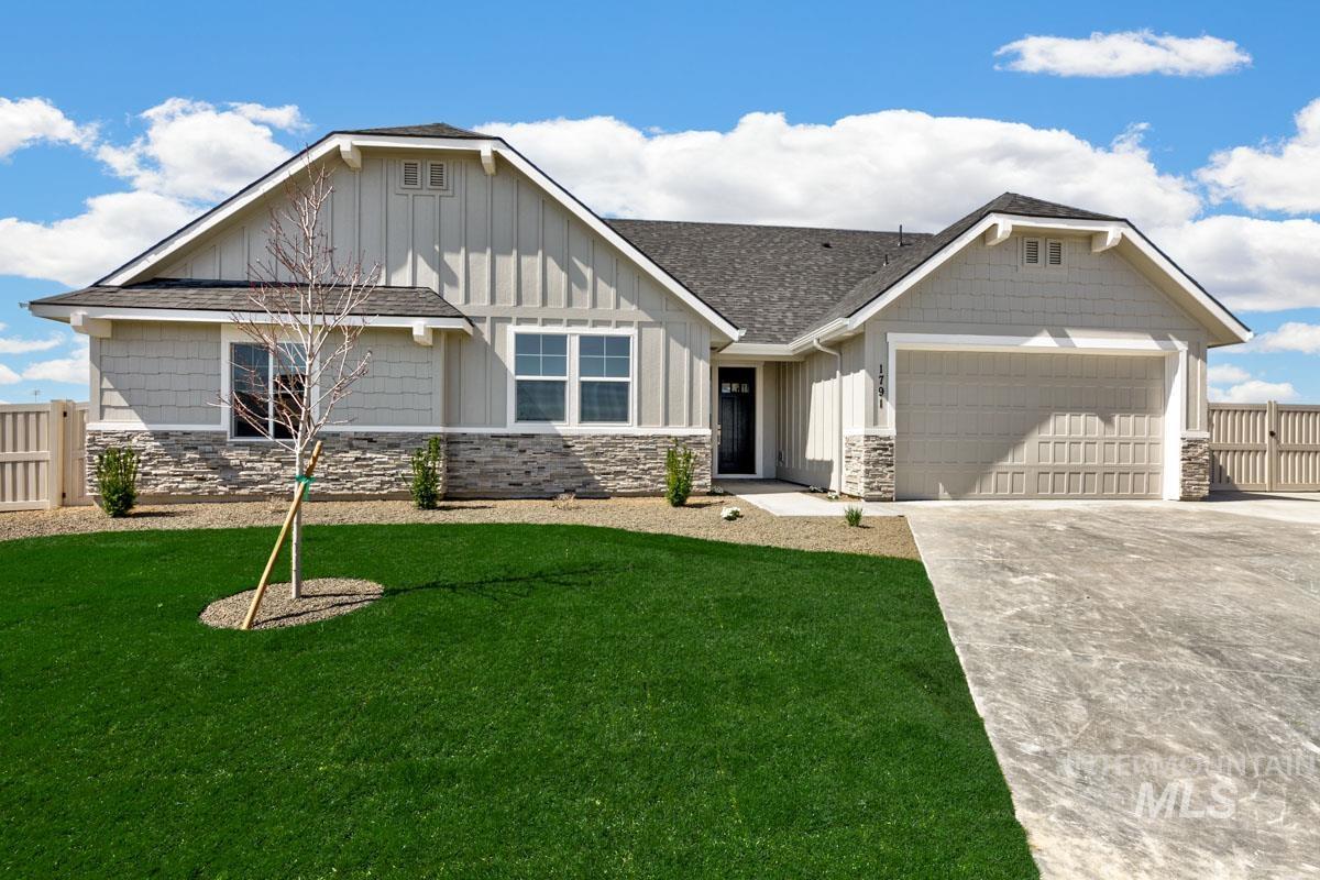 1791 Loch Ness Ave, Middleton, Idaho 83644, 3 Bedrooms, 2 Bathrooms, Residential For Sale, Price $524,900,MLS 98925954