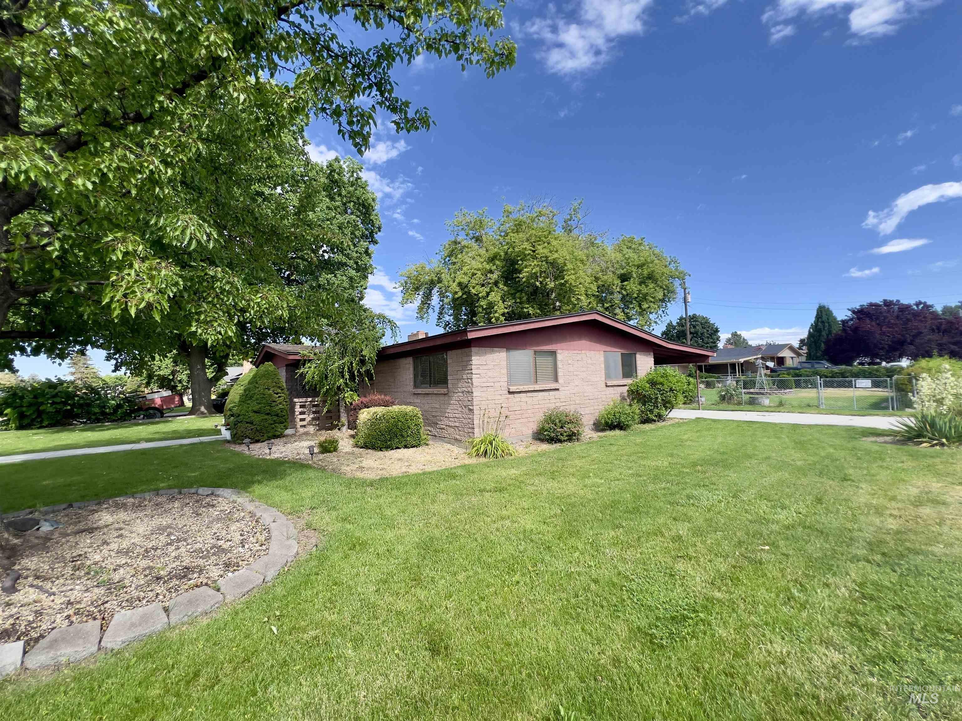 1620 E Lincoln Ave, Nampa, Idaho 83686, 4 Bedrooms, 1.5 Bathrooms, Residential For Sale, Price $345,000,MLS 98925957