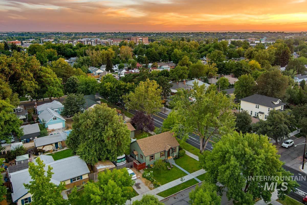 2221 W Pleasanton, Boise, Idaho 83702-000, 5 Bedrooms, 2.5 Bathrooms, Residential For Sale, Price $699,900,MLS 98925977