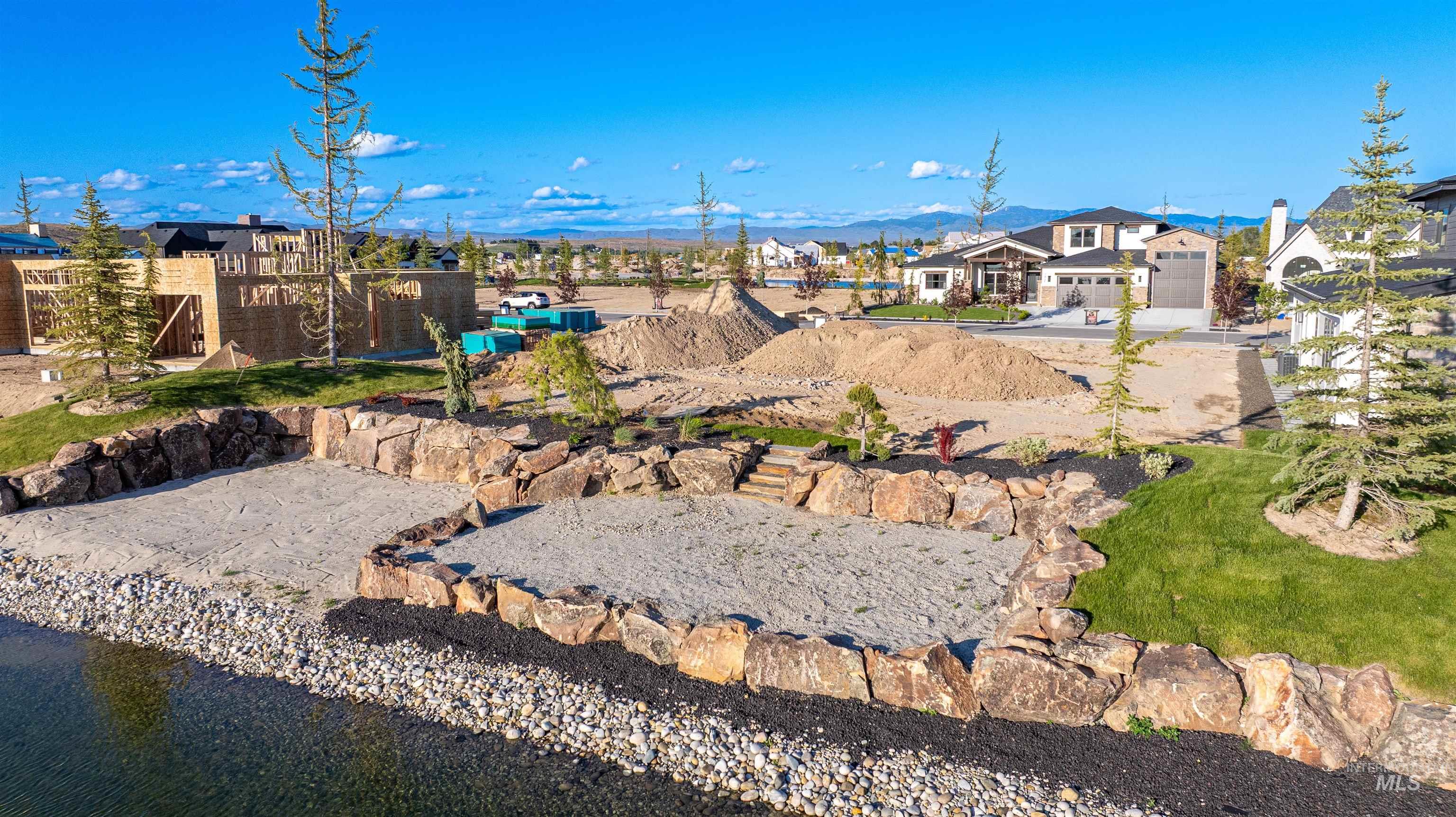 View of yard with a residential view and a mountain view