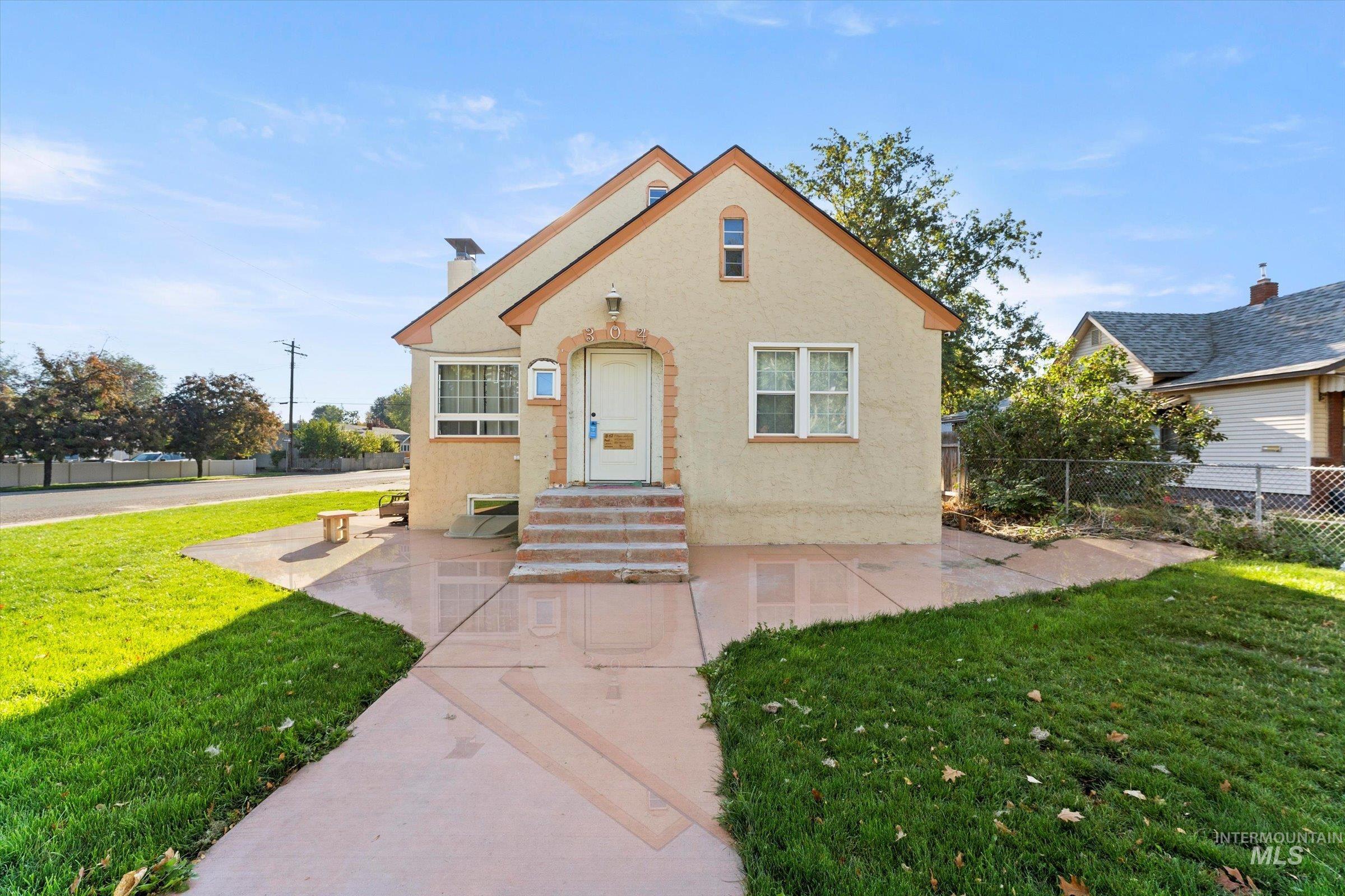 304 S 16th Ave, Nampa, Idaho 83651, 5 Bedrooms, 2 Bathrooms, Residential For Sale, Price $425,000,MLS 98926156