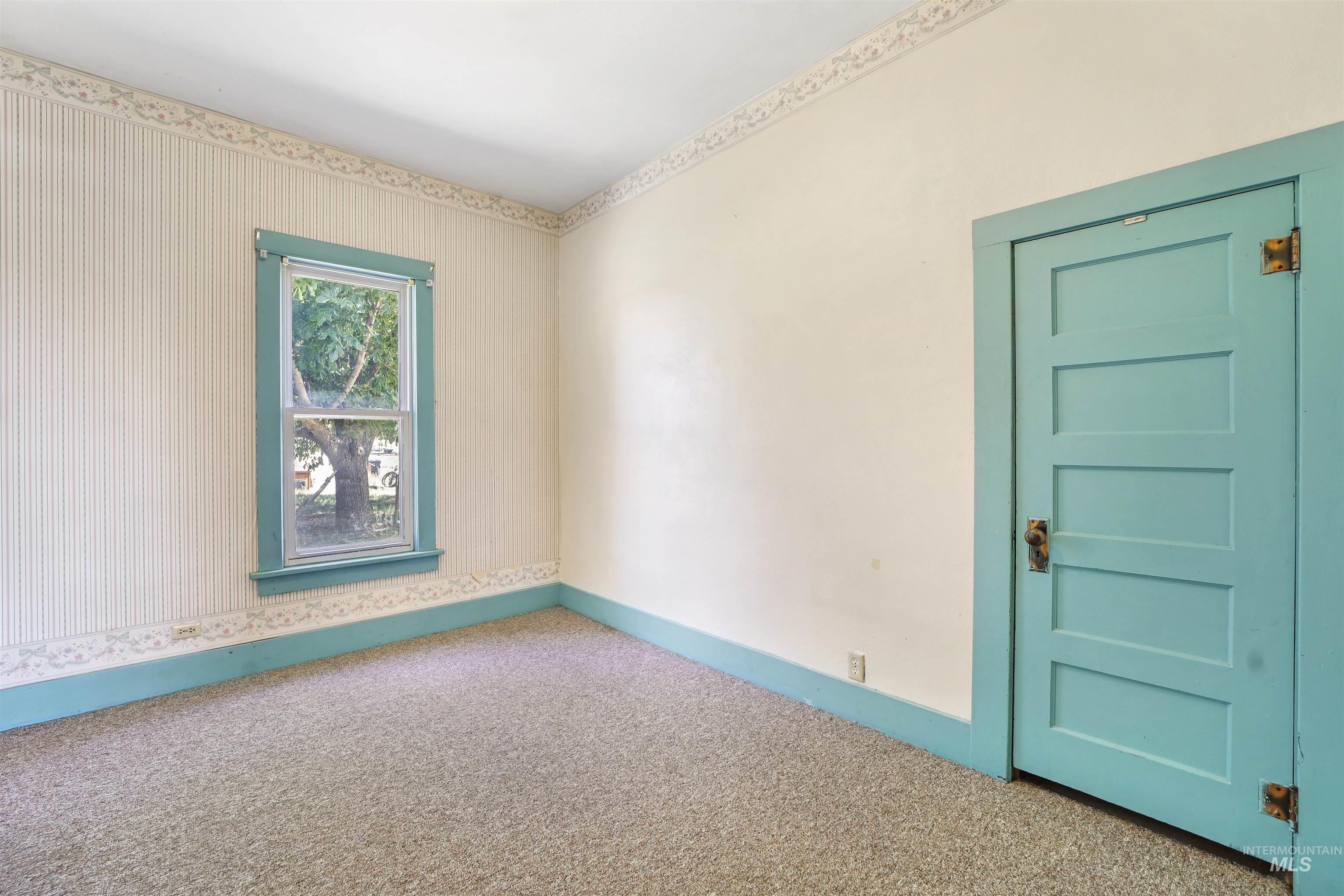 3278 E 3700 N, Kimberly, Idaho 83341, 4 Bedrooms, 1 Bathroom, Residential Income For Sale, Price $475,000, 98926267