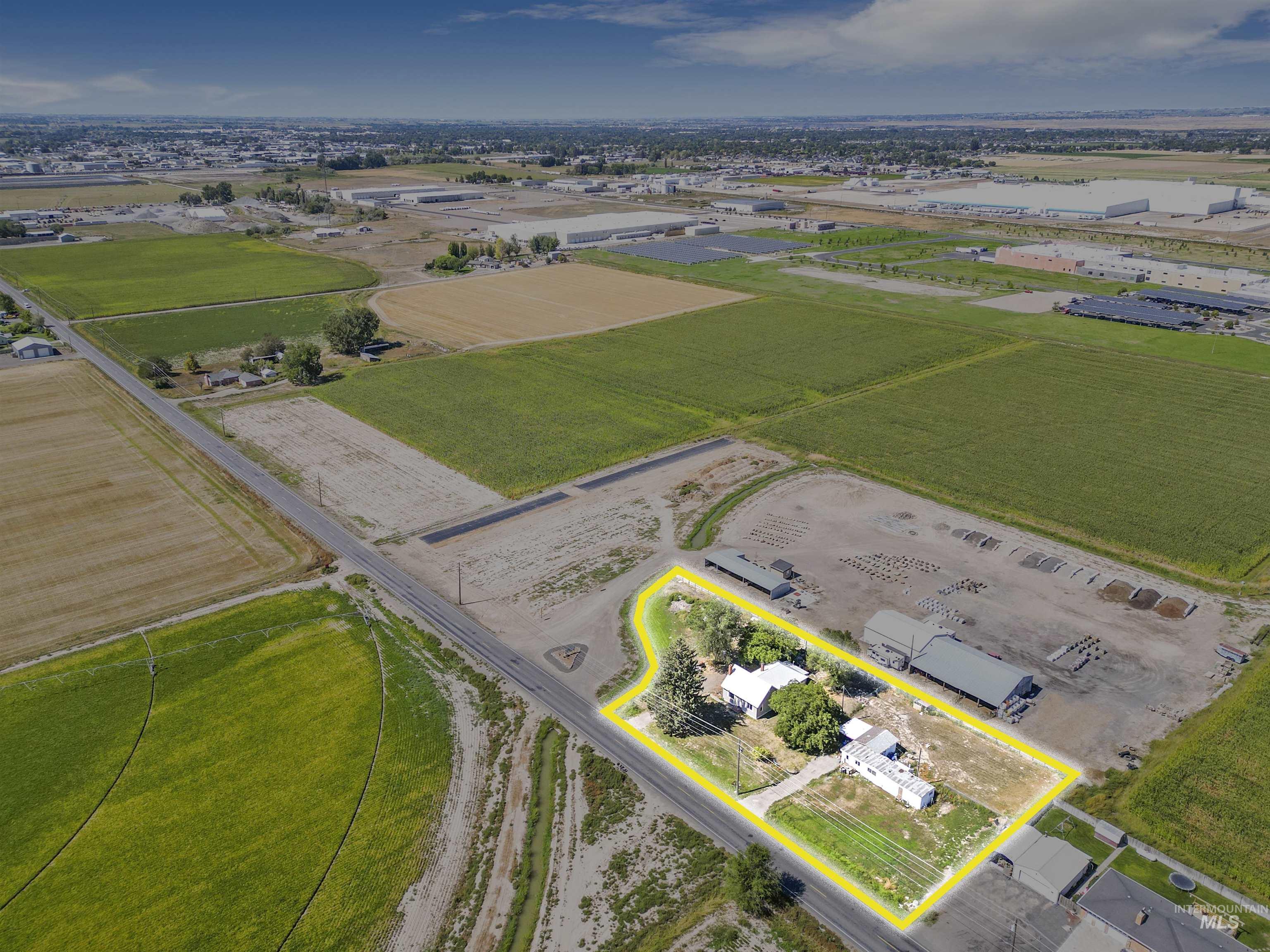 3278 E 3700 N, Kimberly, Idaho 83341, 4 Bedrooms, 1 Bathroom, Residential Income For Sale, Price $475,000, 98926267