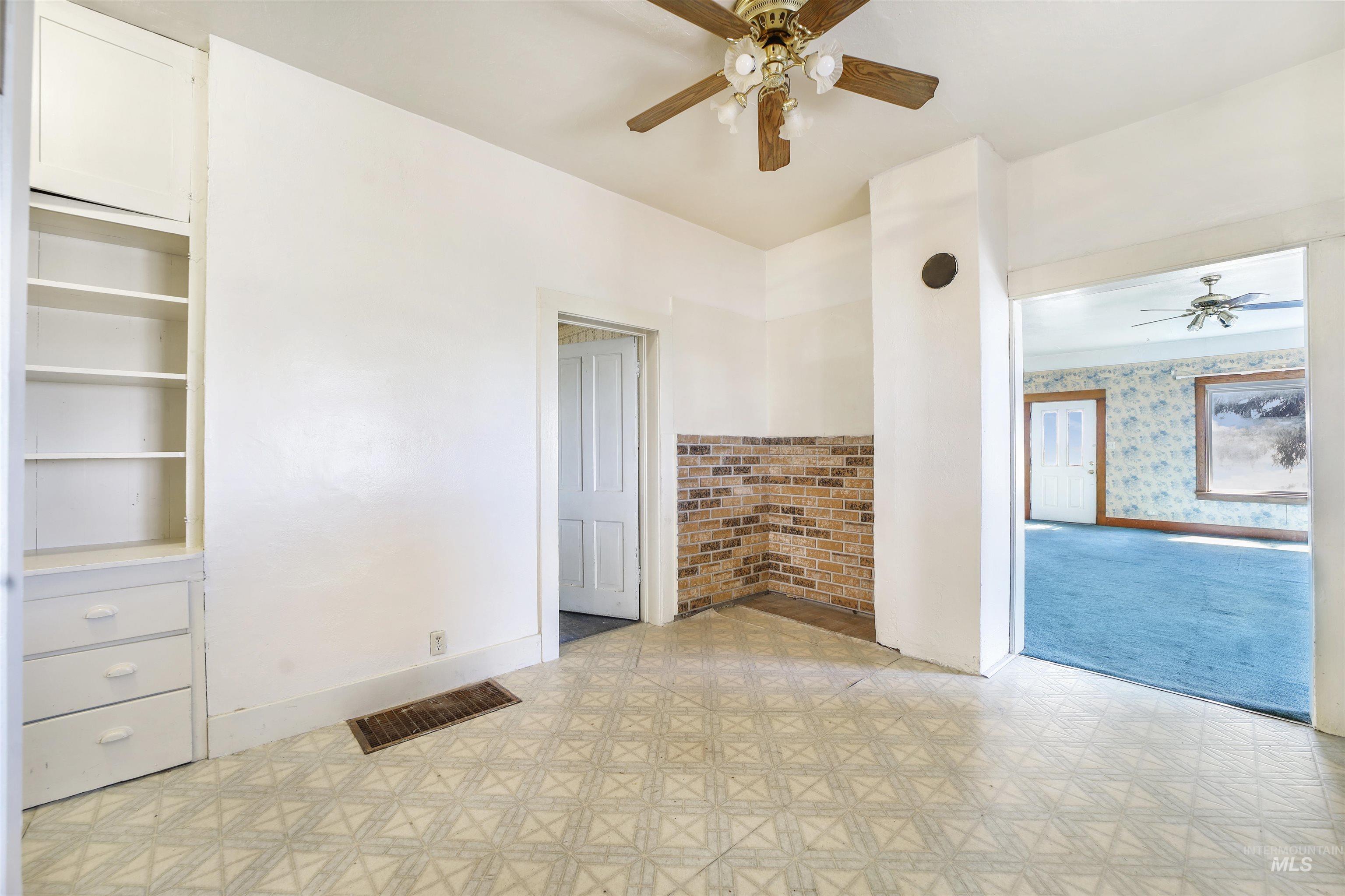 3278 E 3700 N, Kimberly, Idaho 83341, 4 Bedrooms, 1 Bathroom, Residential Income For Sale, Price $475,000, 98926267