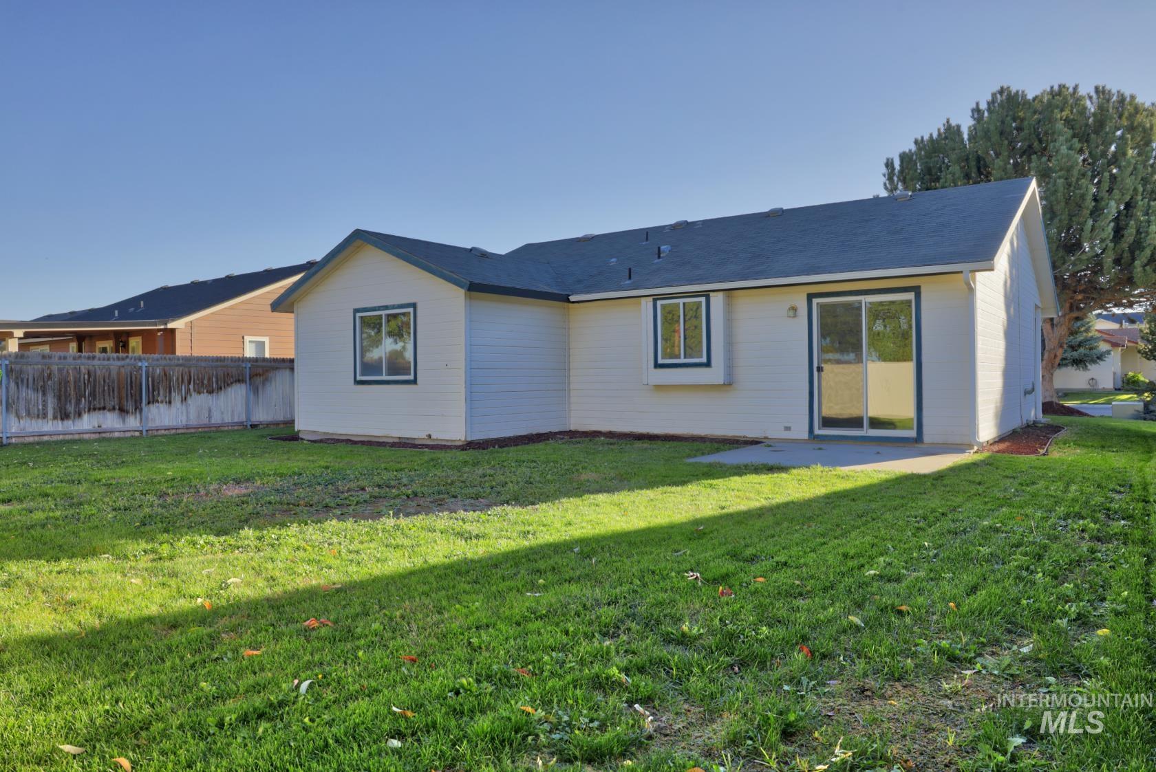 1229 Benewah, Nampa, Idaho 83686, 3 Bedrooms, 2 Bathrooms, Residential For Sale, Price $330,000,MLS 98926272