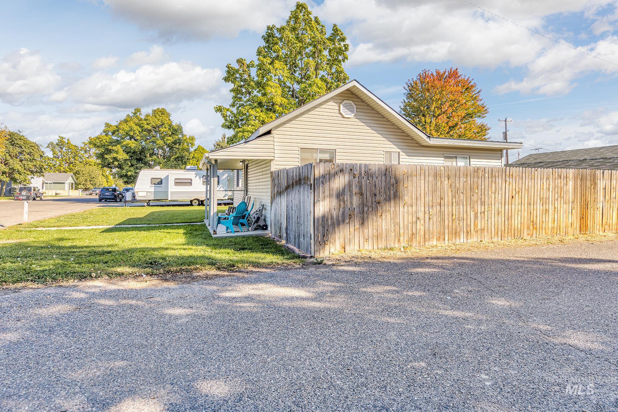 320 SW 4th St, Fruitland, Idaho 83619, 2 Bedrooms, 1 Bathroom, Residential For Sale, Price $259,000,MLS 98926336