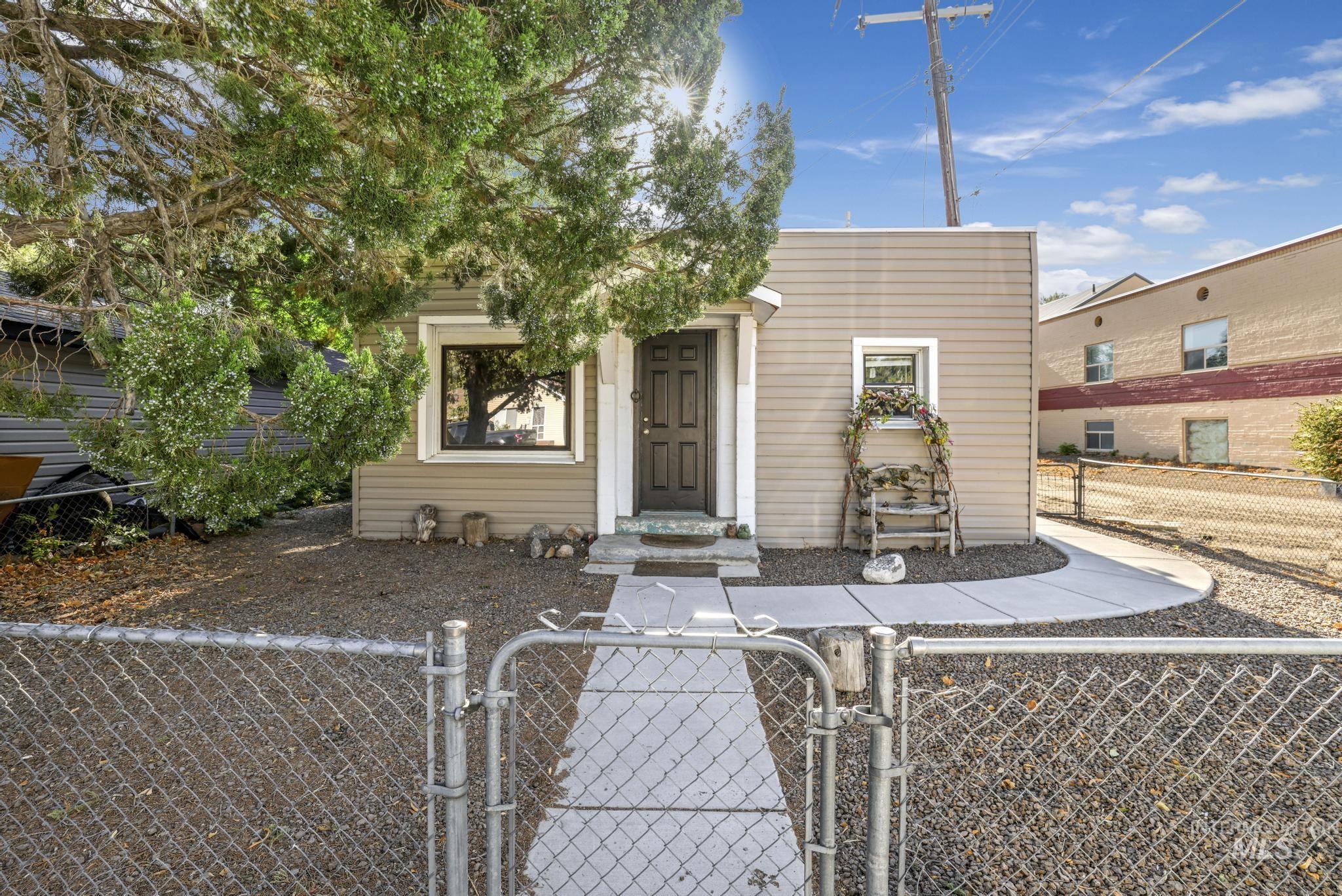 430 Eden St N, Twin Falls, Idaho 83301-6168, 2 Bedrooms, 1 Bathroom, Residential For Sale, Price $160,000,MLS 98926361