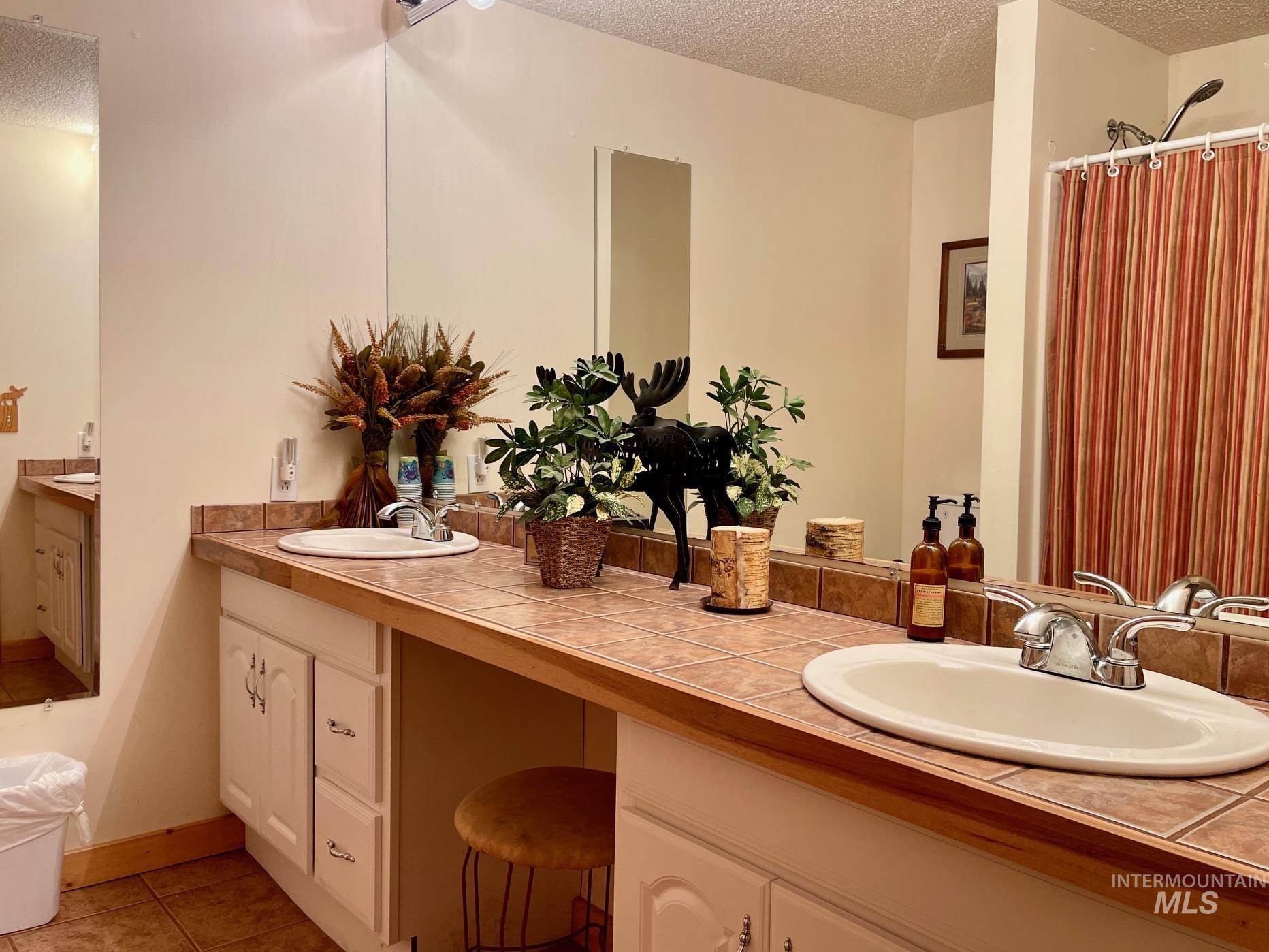 181 Harris Ridge Loop, Kooskia, Idaho 83539, 3 Bedrooms, 3 Bathrooms, Residential For Sale, Price $1,200,000, 98926375