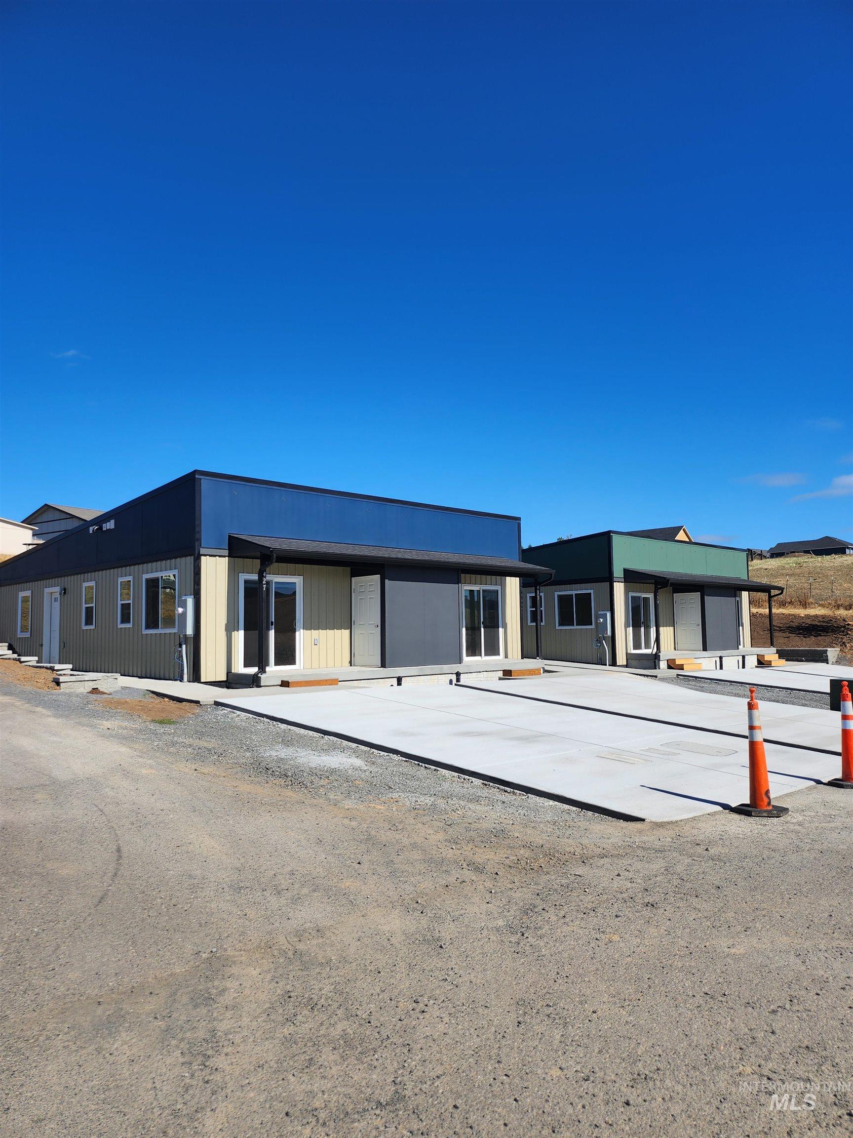 433 Powers Ave, Moscow, Idaho 83843, 2 Bedrooms, 1 Bathroom, Residential For Sale, Price $170,000, 98926608